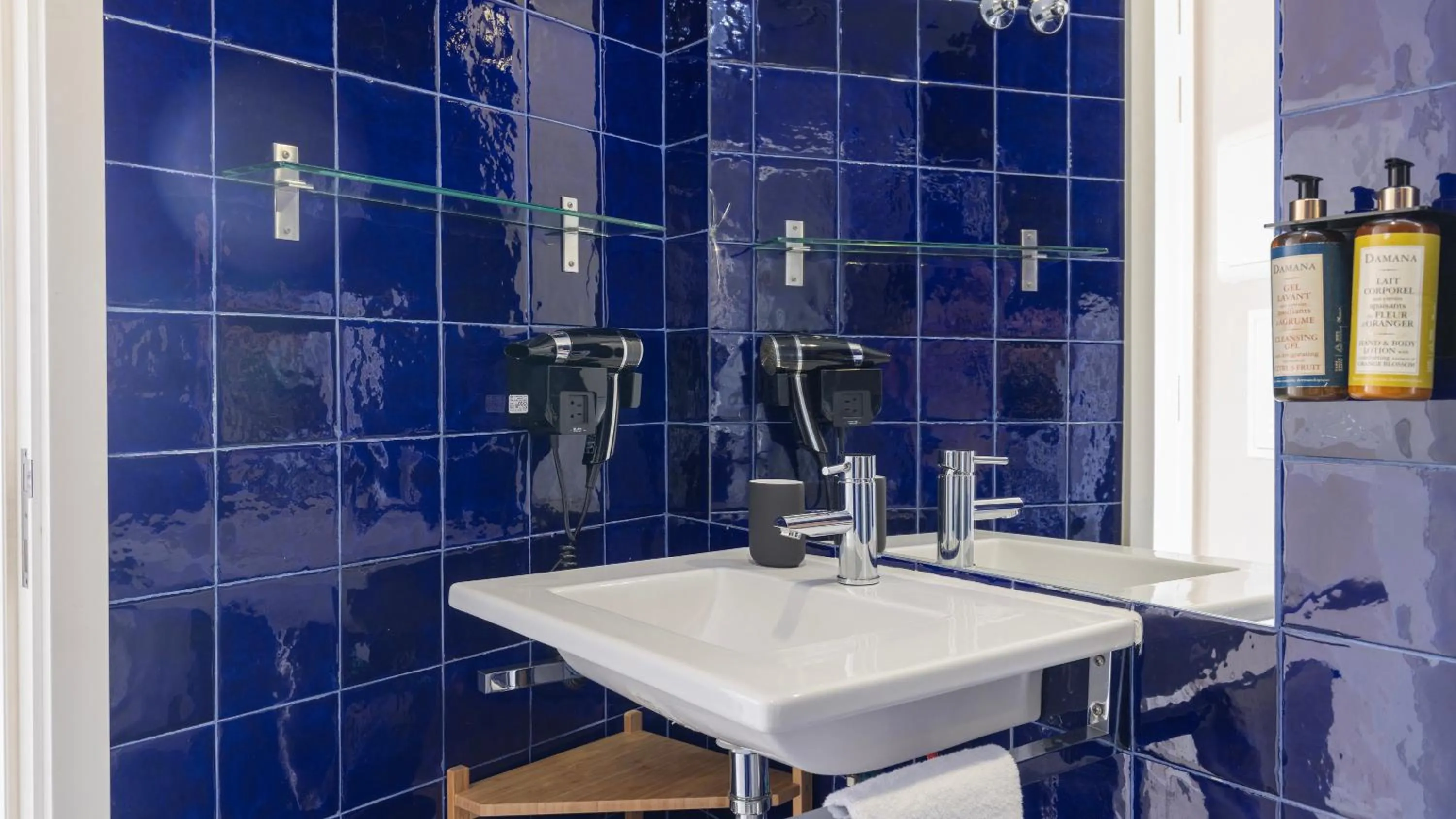 Bathroom in Carmo 43