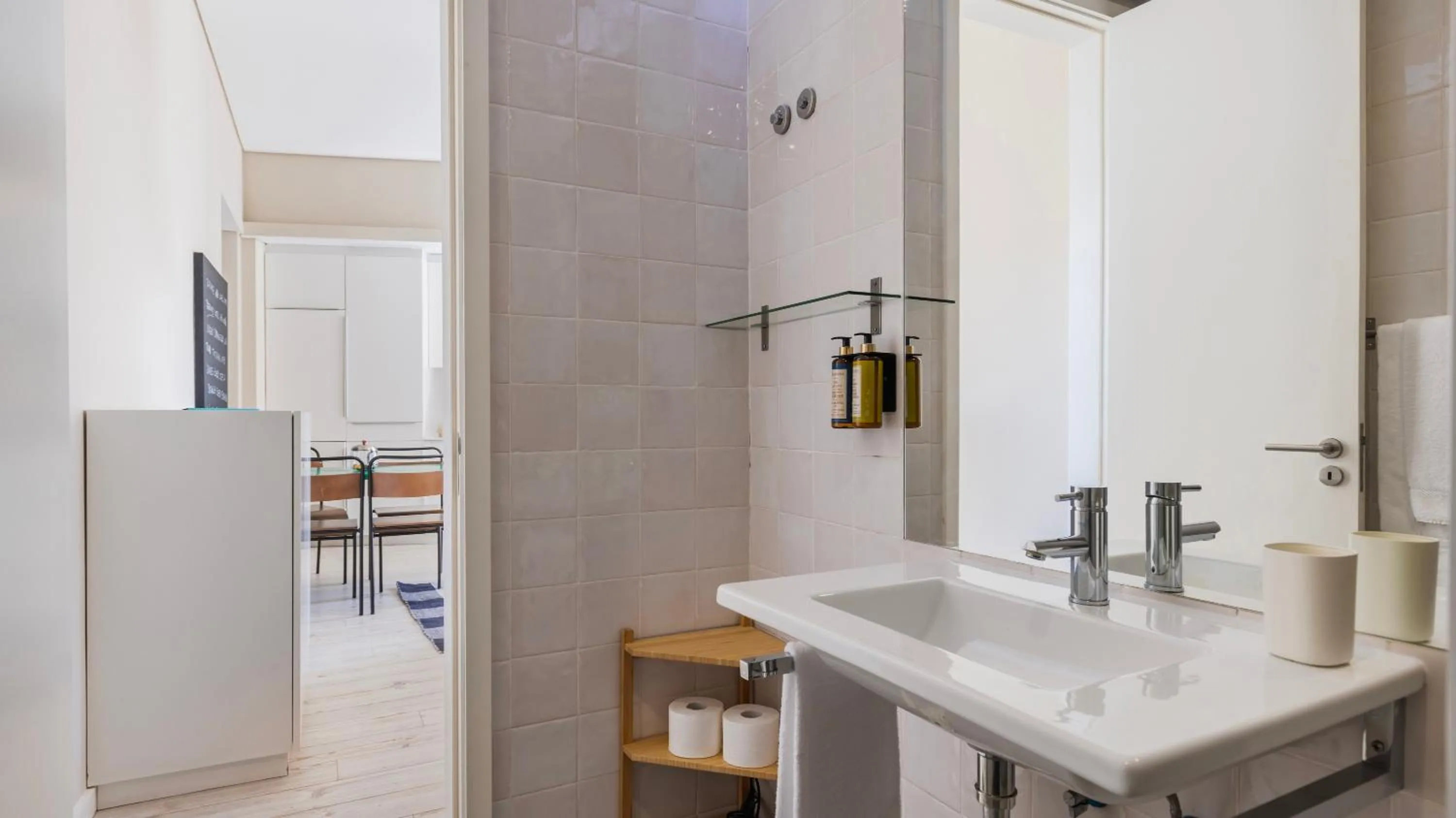 Bathroom in Carmo 43