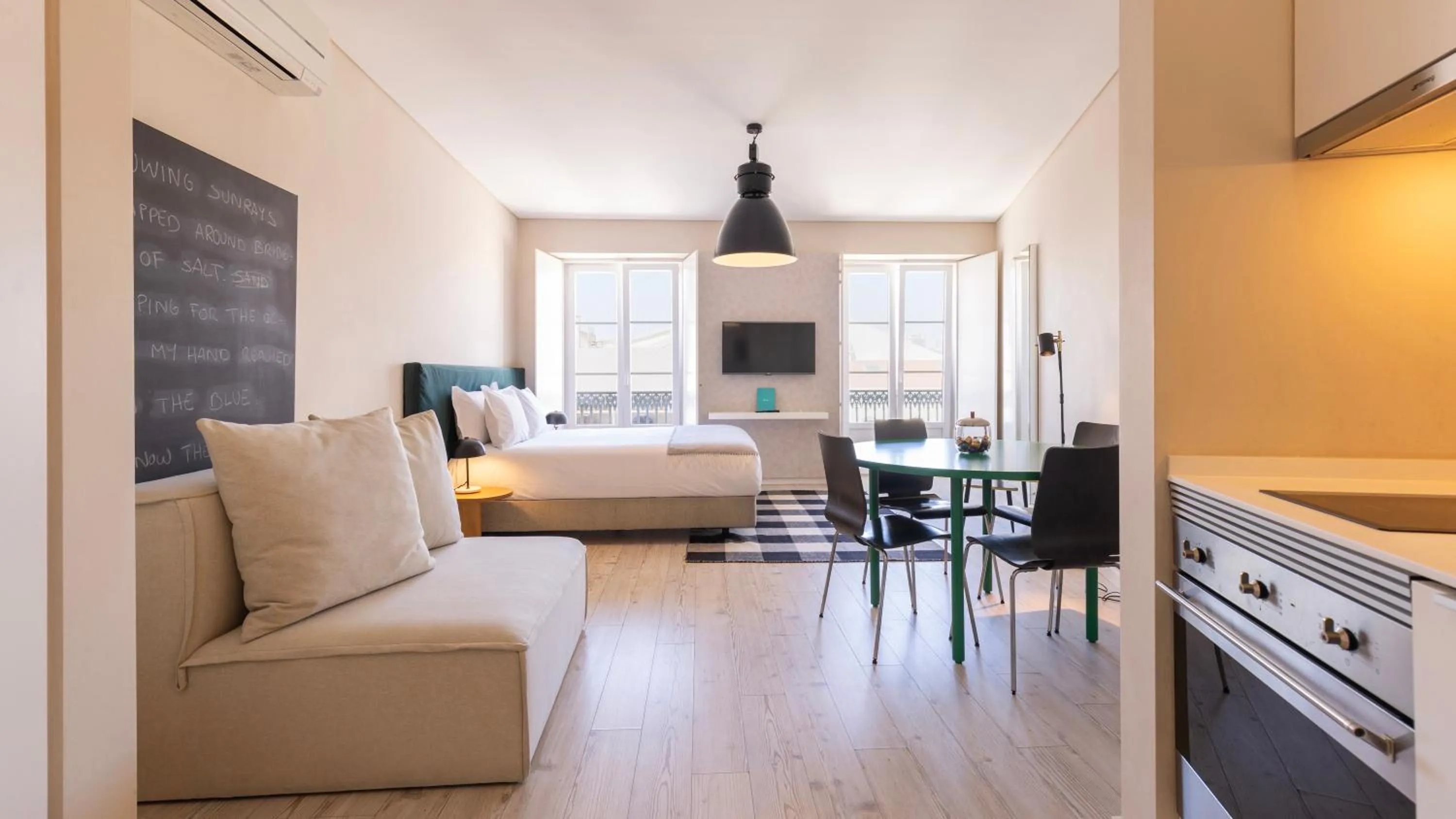 Photo of the whole room in Carmo 43