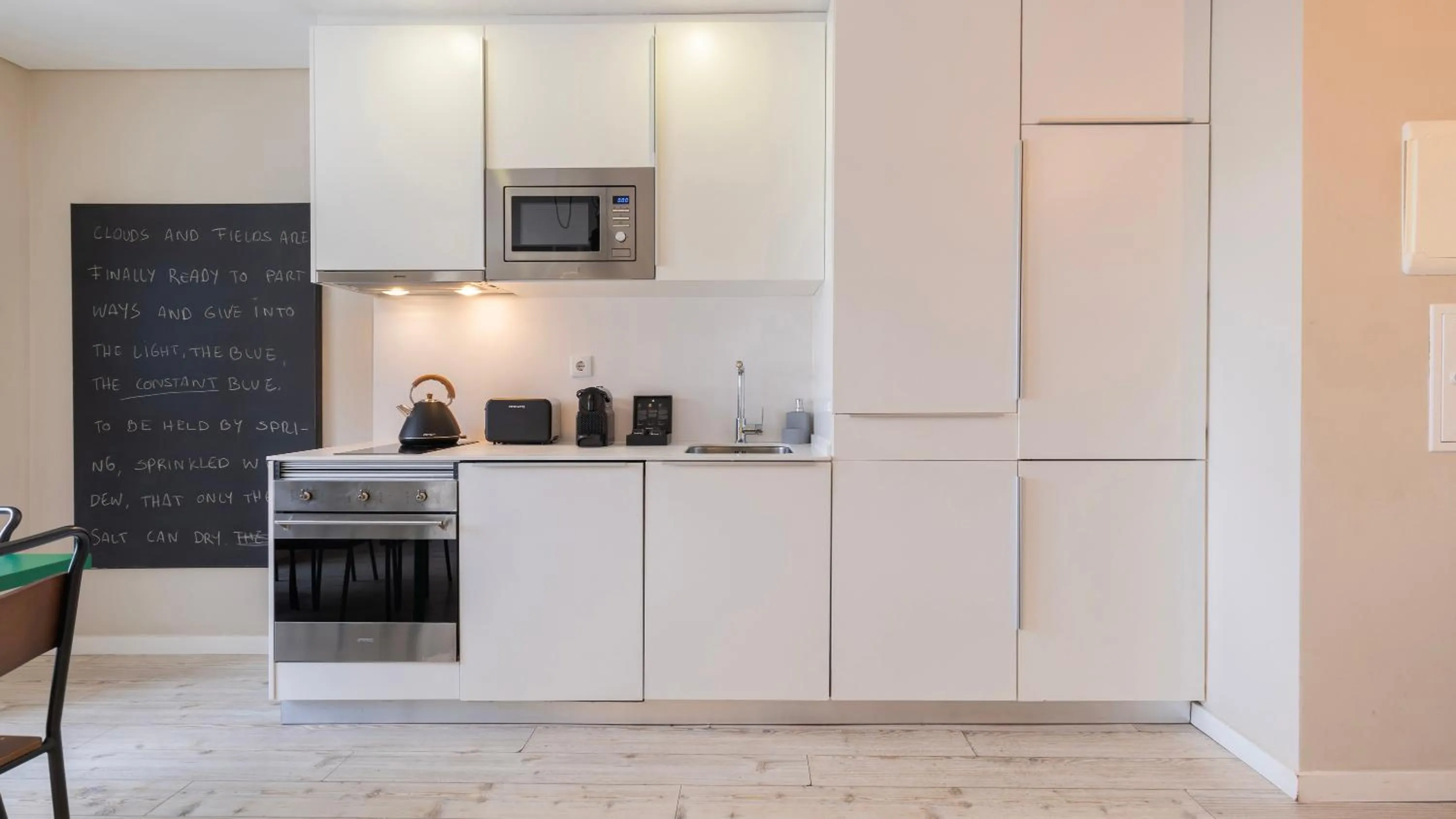 Kitchen or kitchenette in Carmo 43