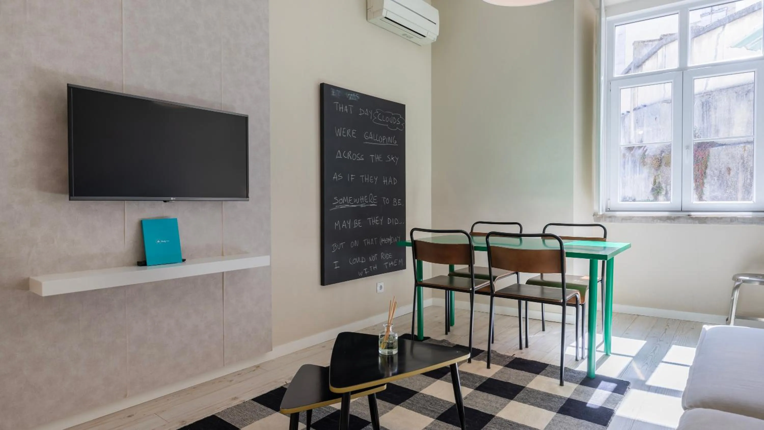 TV and multimedia in Carmo 43