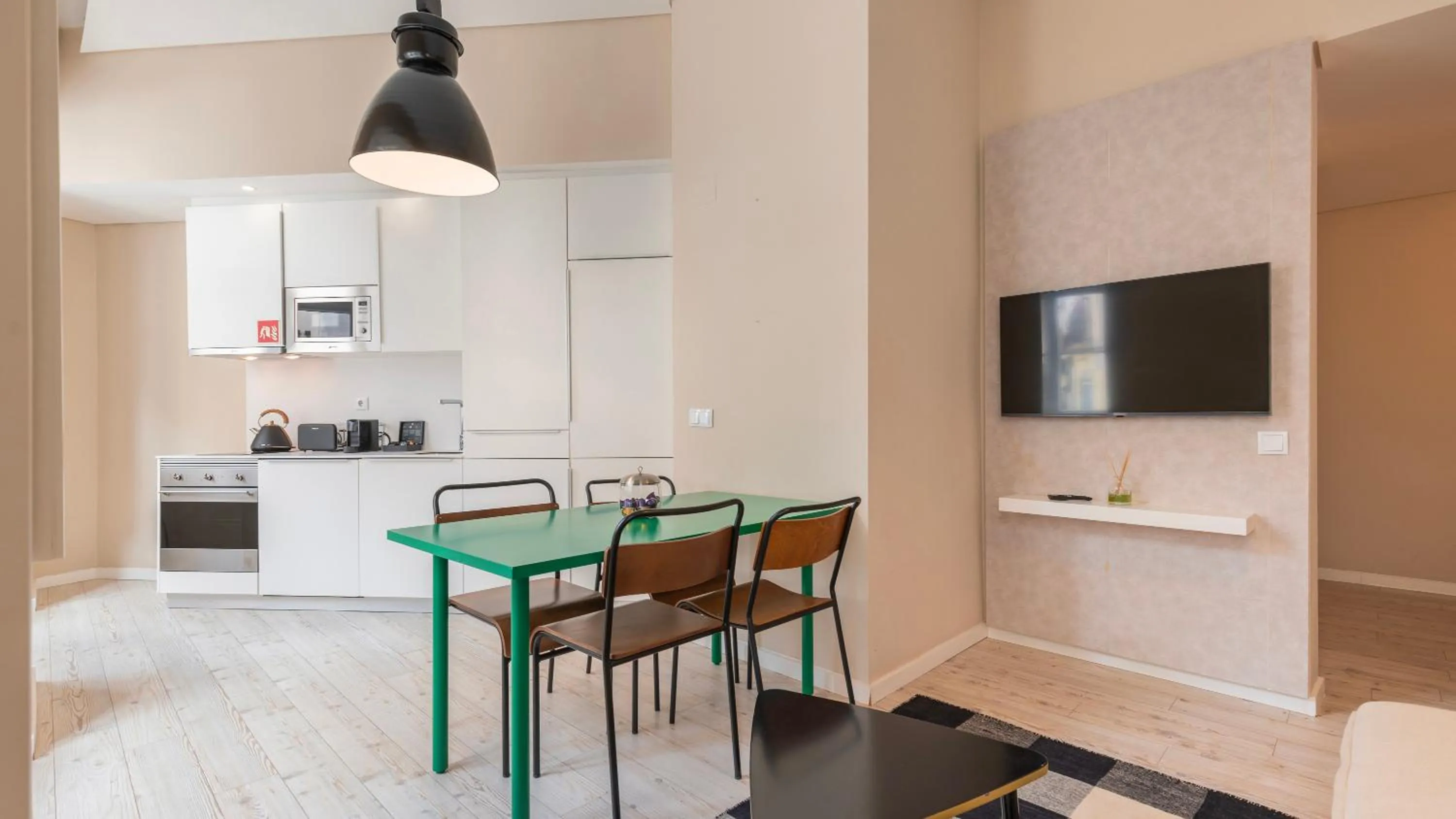 TV and multimedia in Carmo 43