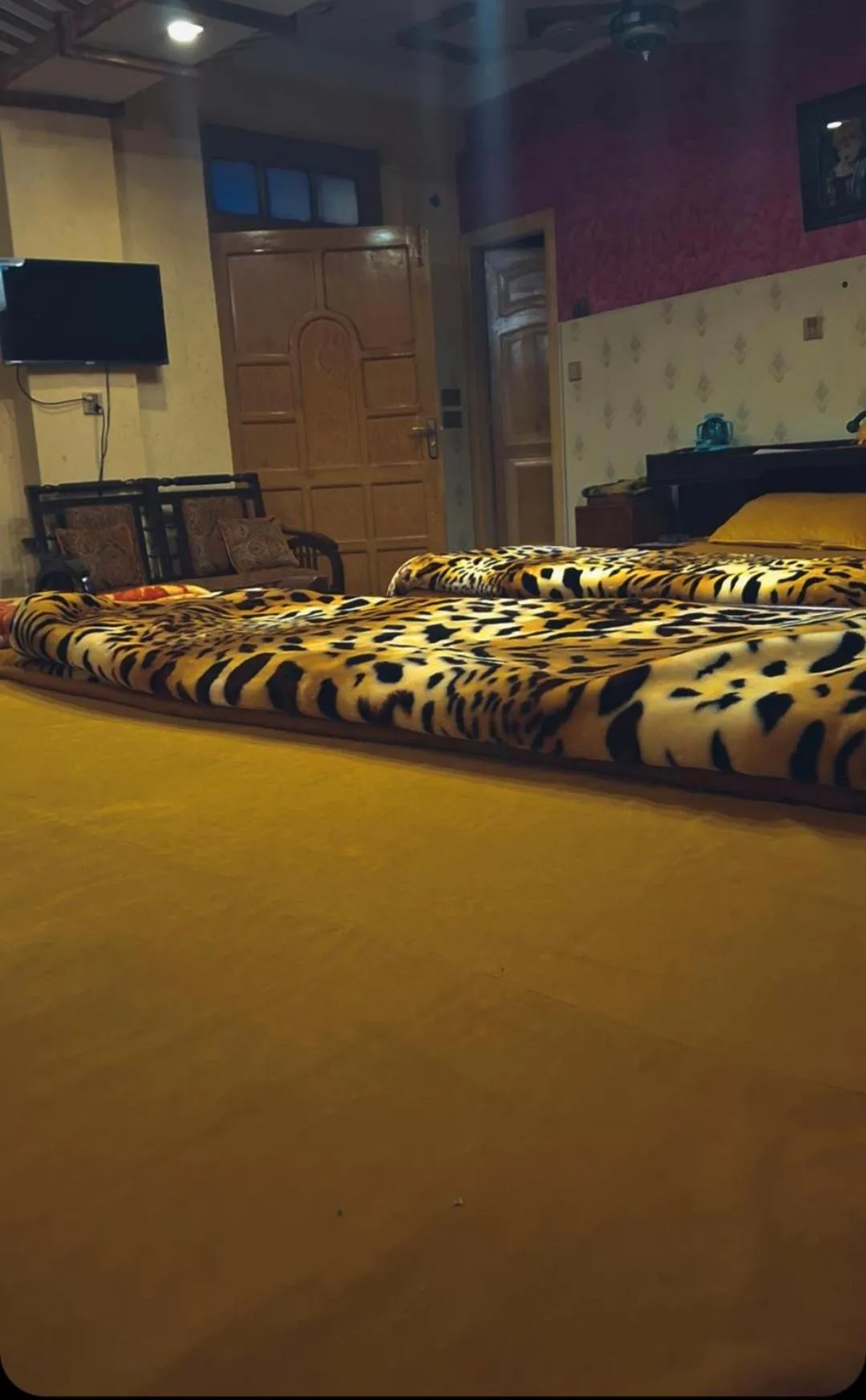 Communal lounge/ TV room in AK Hotel Abbottabad