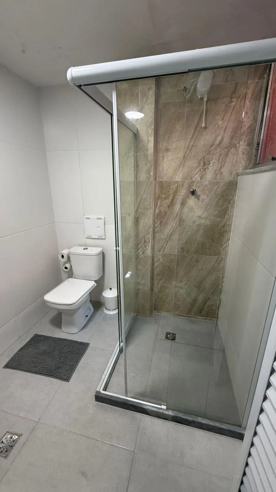 Shower in Maracanã Hostel Sport Bar