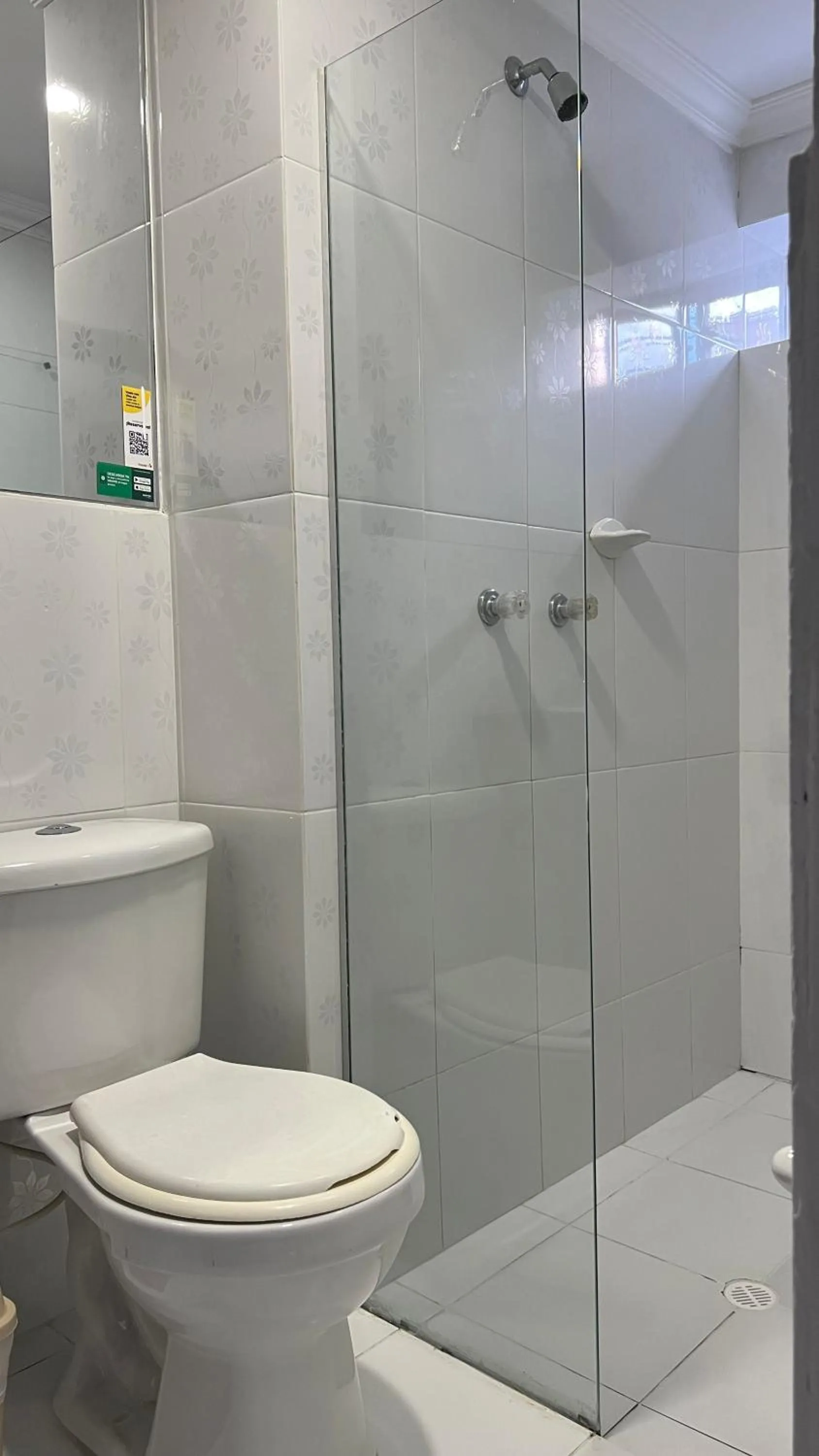 Shower in Hotel Medellín 66