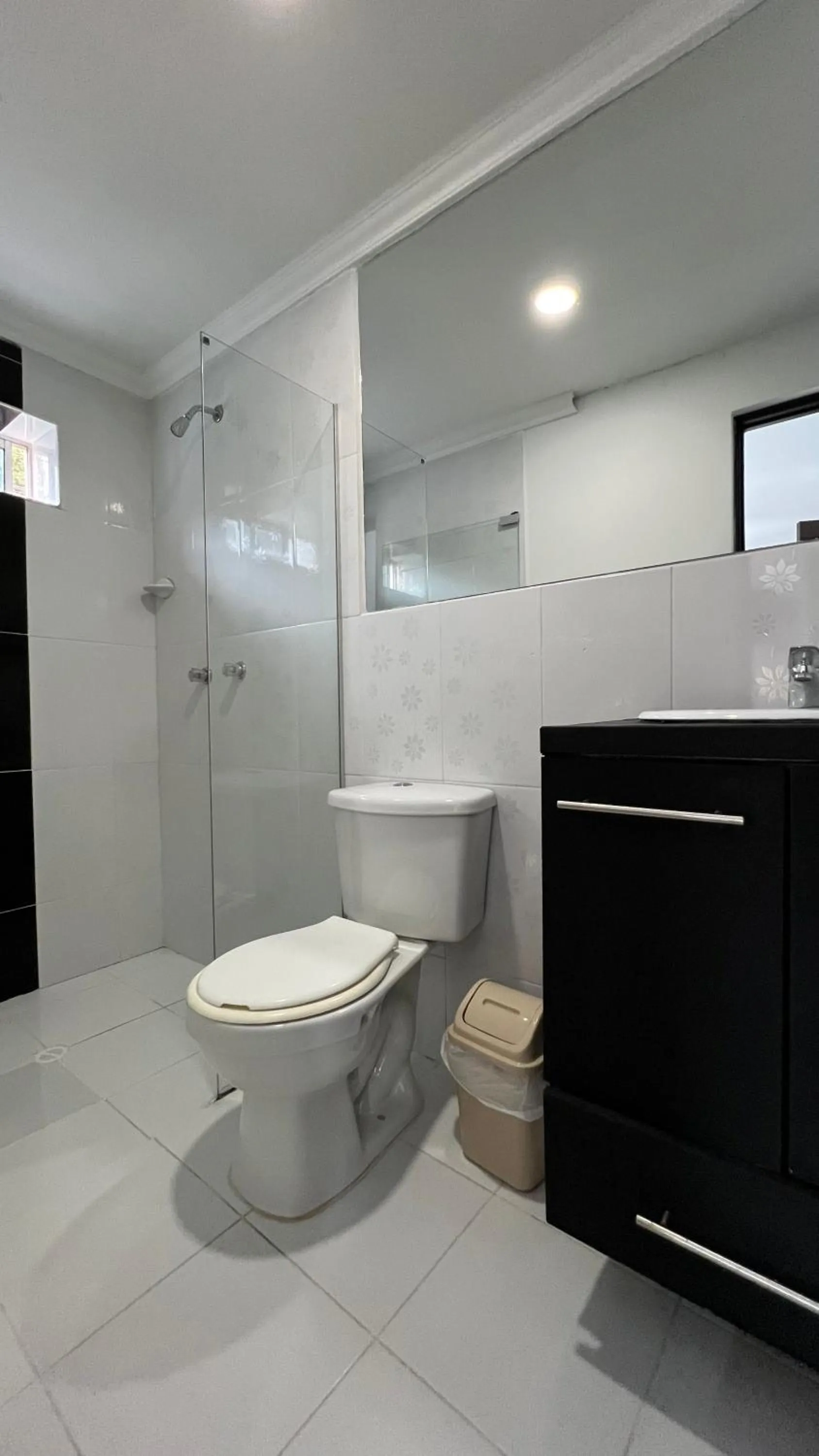 Shower in Hotel Medellín 66