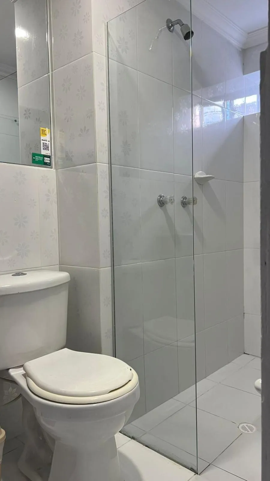 Shower in Hotel Medellín 66