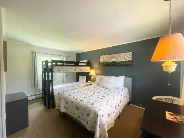 Classic Quadruple Room in Brittany Motel Classic Quadruple Room in Brittany Motel