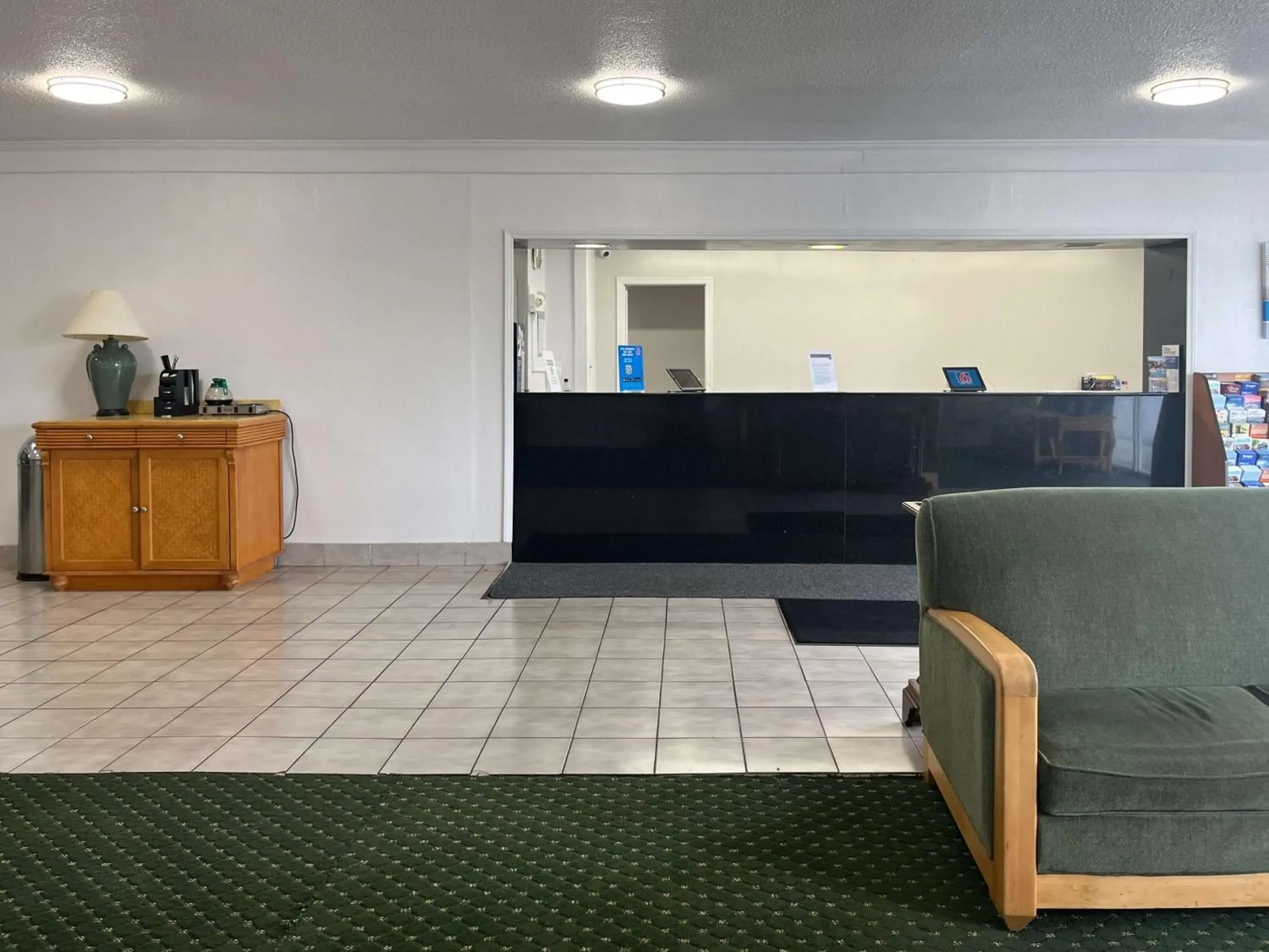 Lobby or reception in Studio 6 Suites Pocomoke City, MD Lobby or reception in Studio 6 Suites Pocomoke City, MD