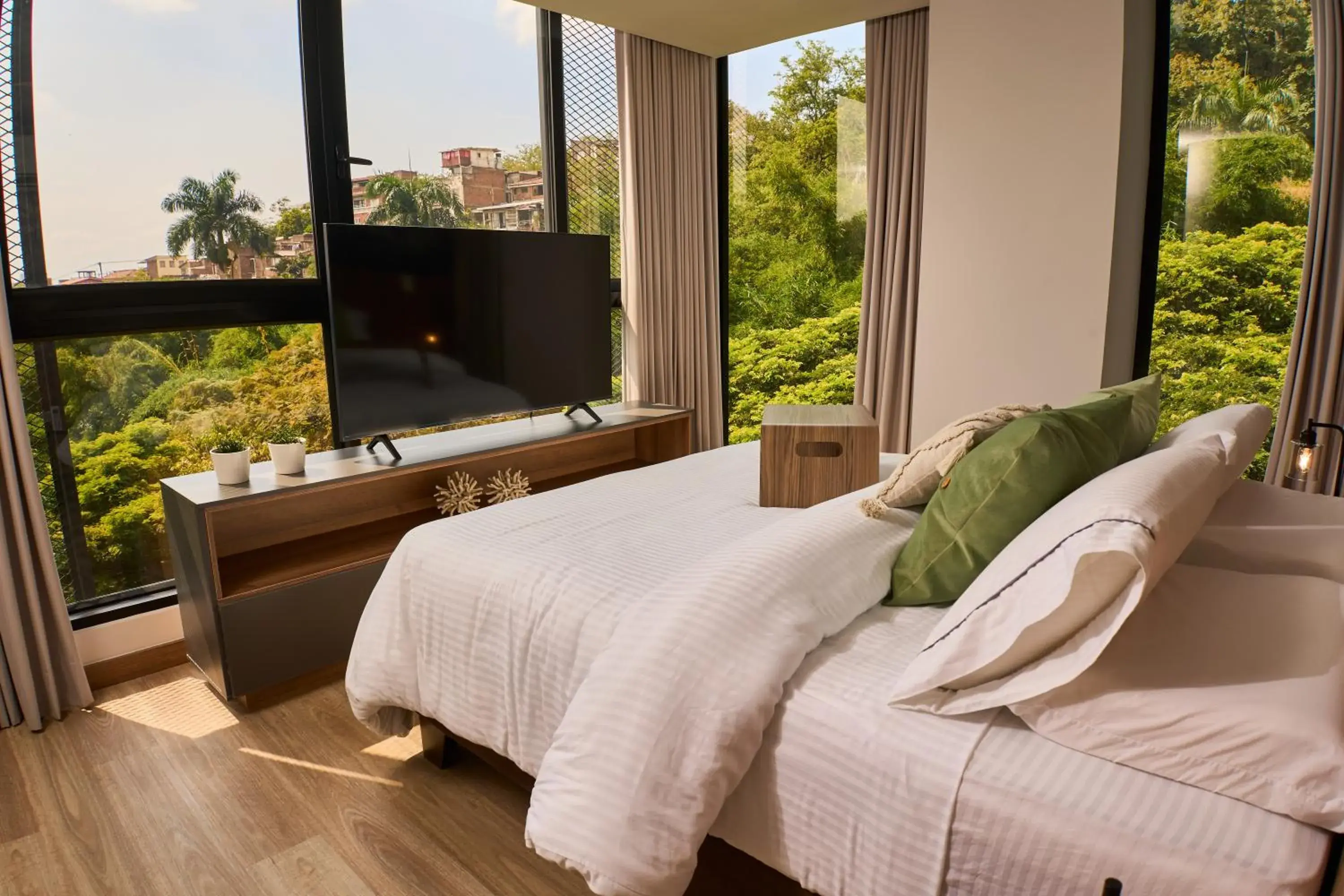 Suite with Terrace in HYPE STATES Cali Suite with Terrace in HYPE STATES Cali