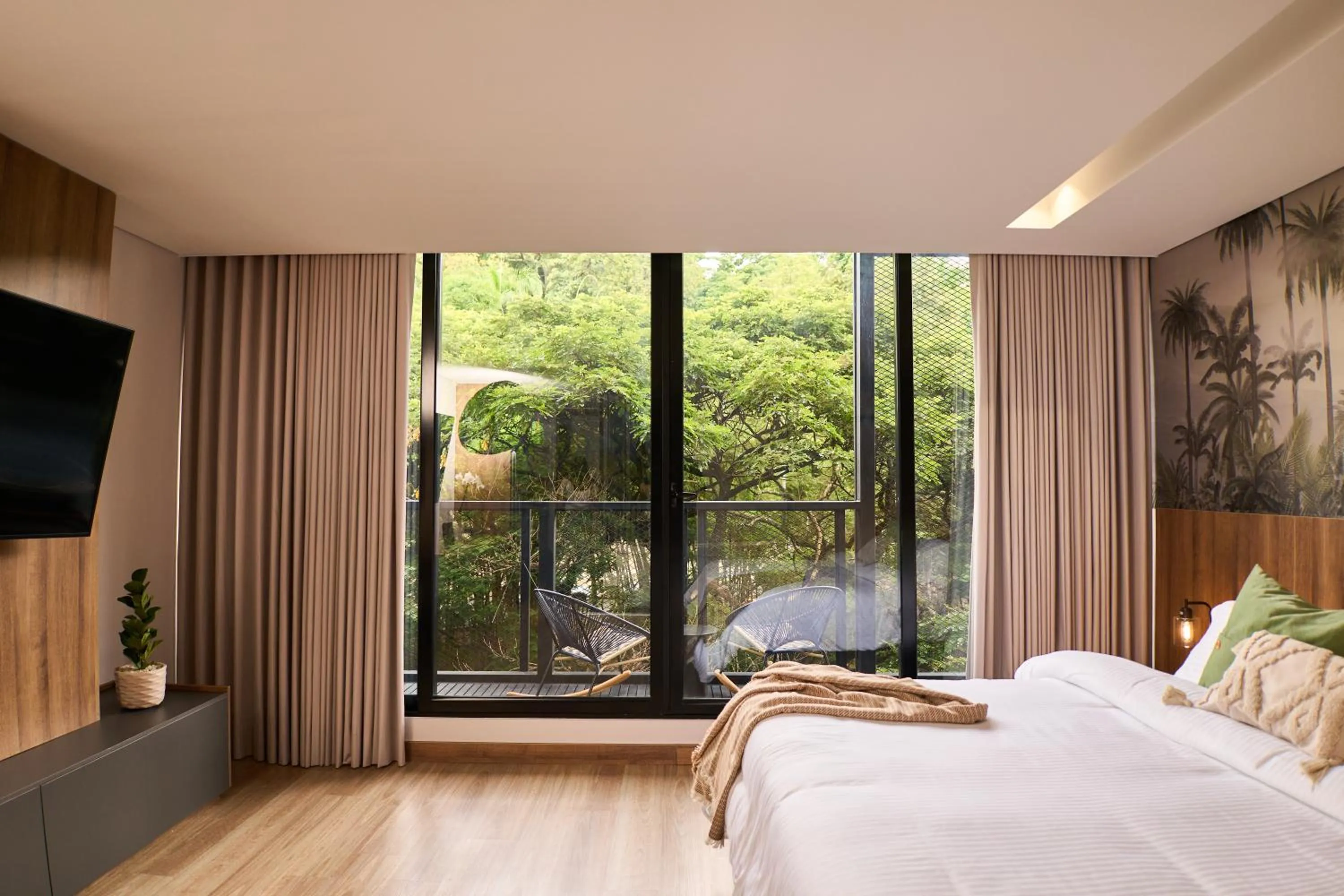 Bed in HYPE STATES Cali