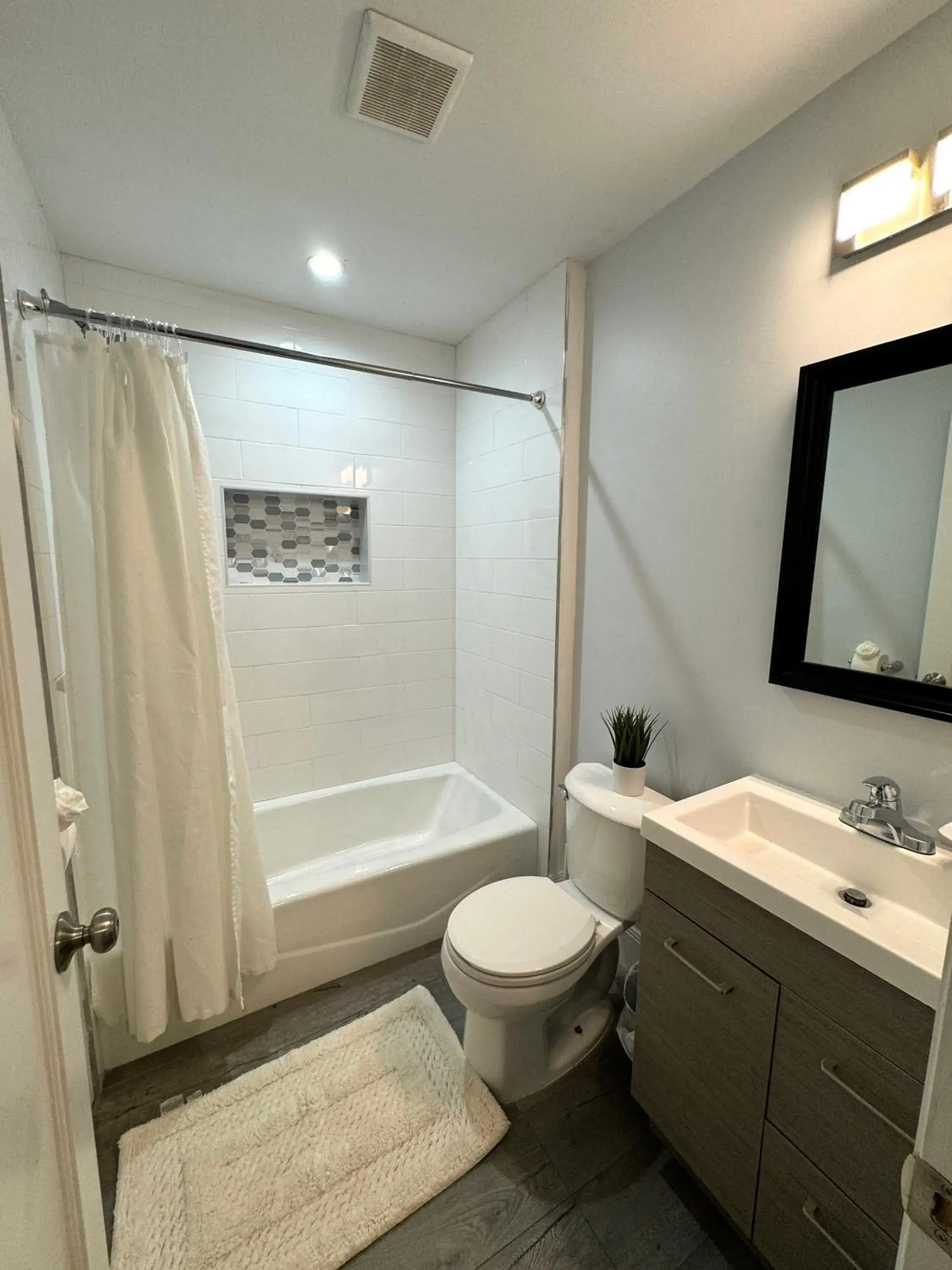 Queen Room in Solano Inn Queen Room in Solano Inn