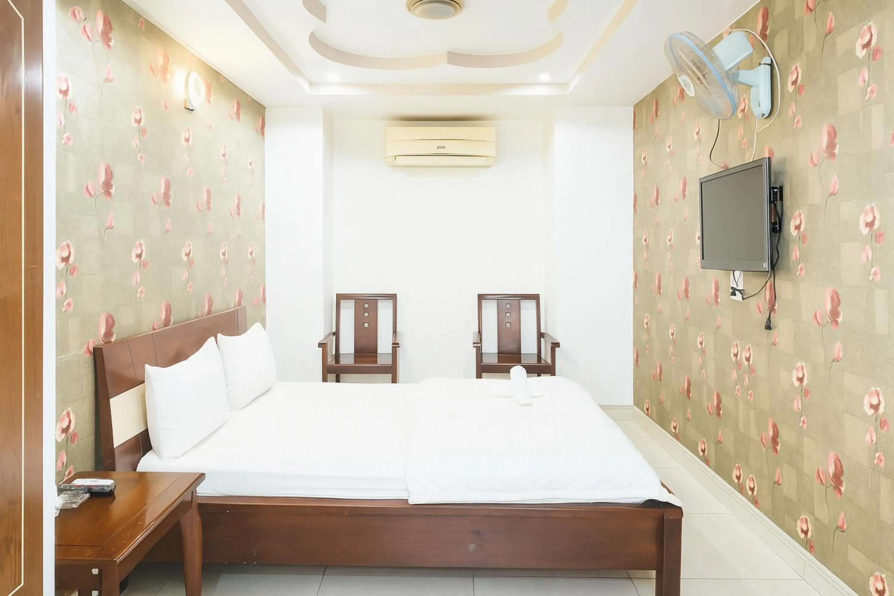 Bed in Quang Huy Hotel