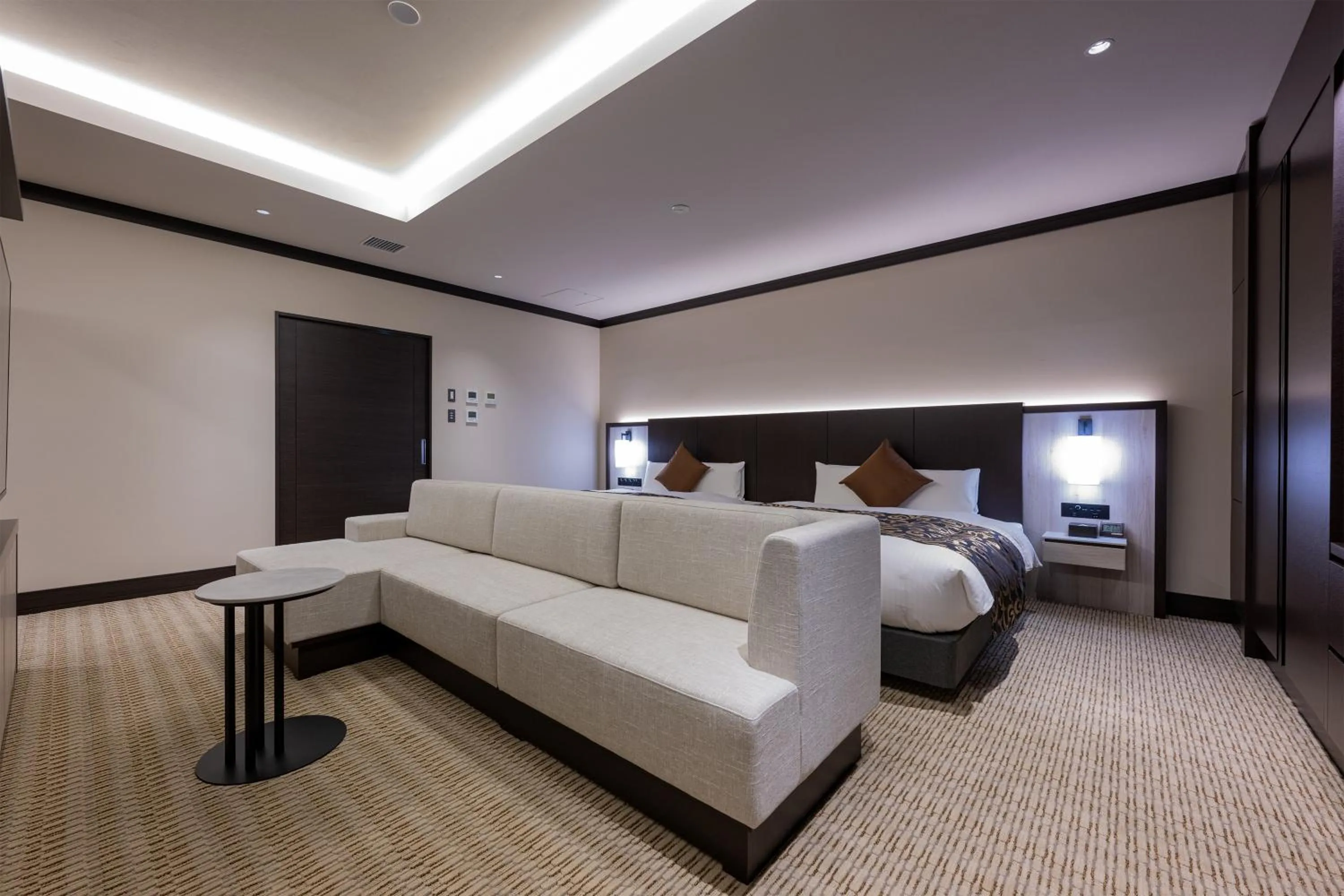 Bed in HOTEL R9 Premium Ichikawaekimae