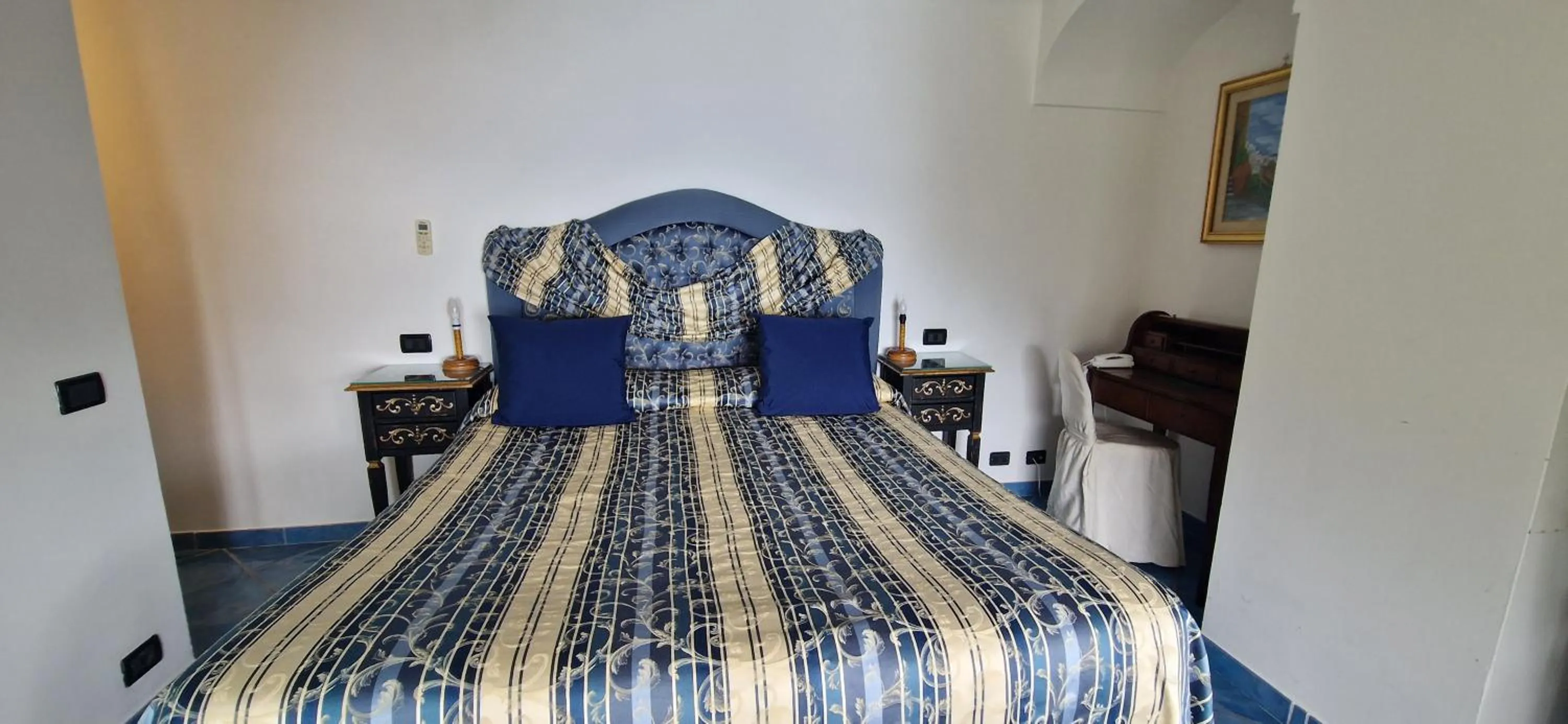 Bed in Albergo La Conca Azzurra