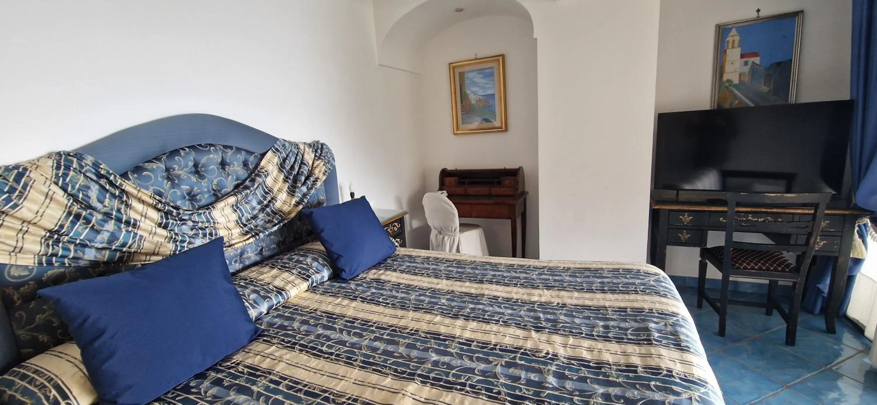 Bed in Albergo La Conca Azzurra