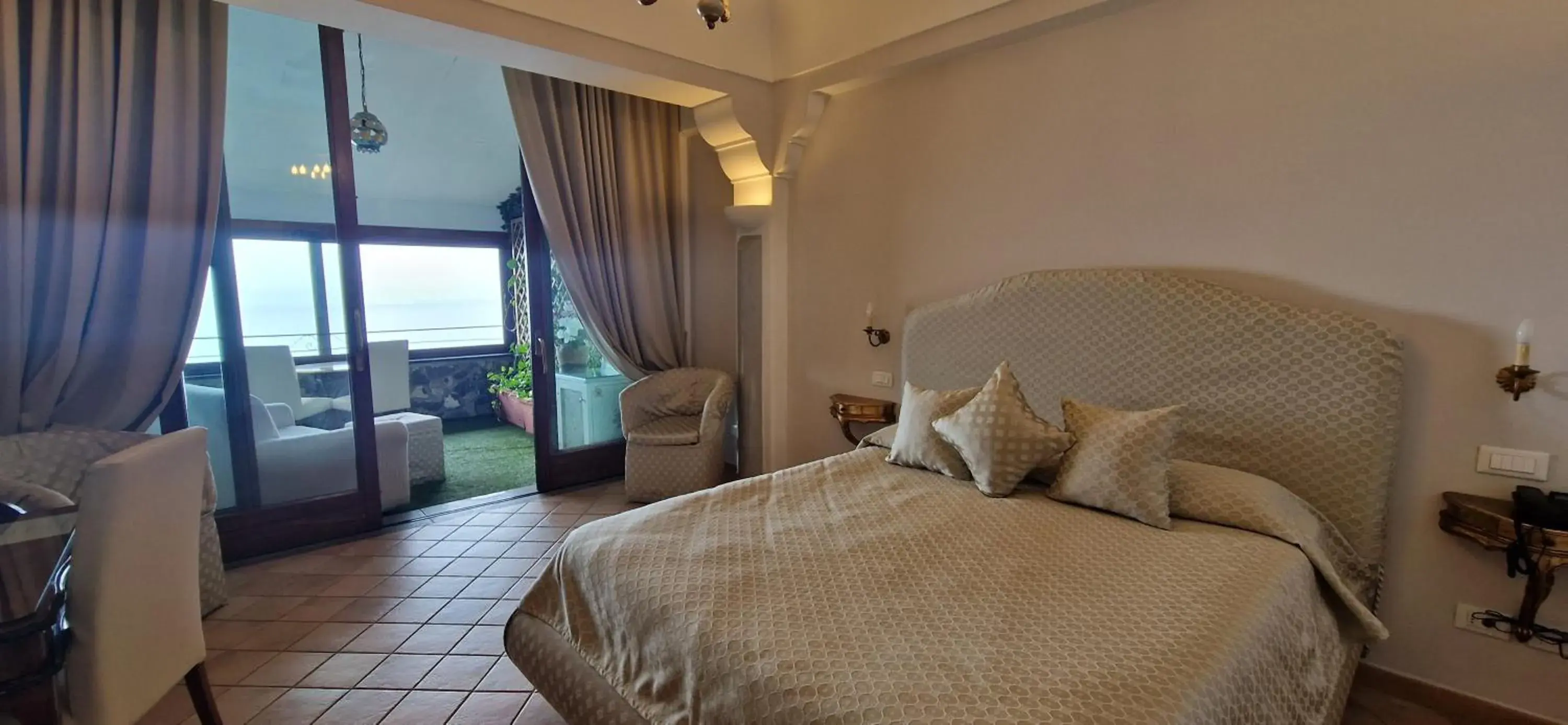 Bed in Albergo La Conca Azzurra Bed in Albergo La Conca Azzurra