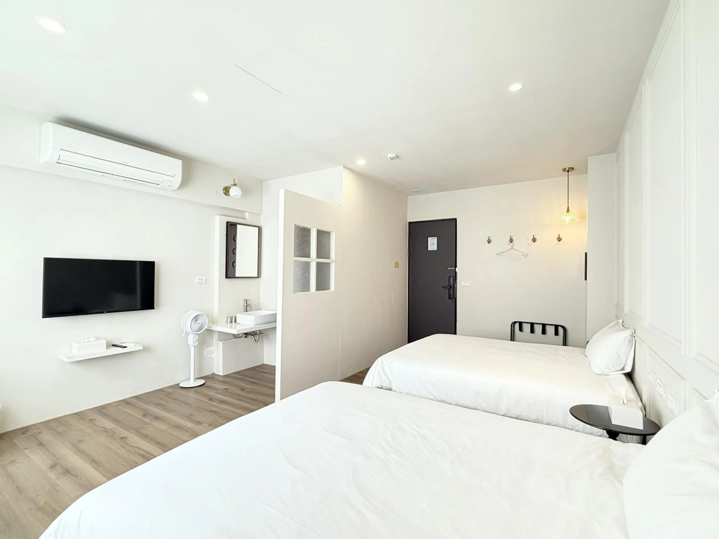 On site, Bed in Nantuju