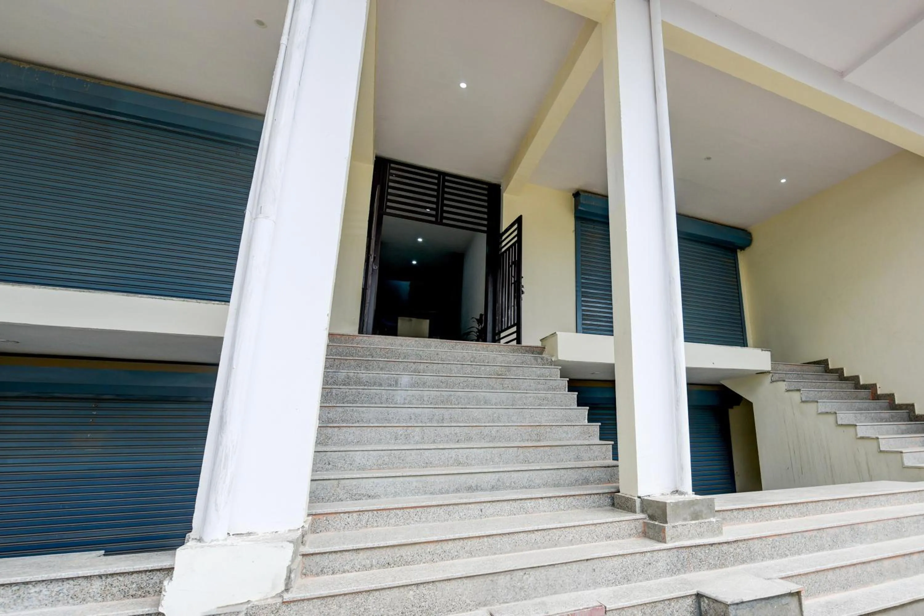 Facade/entrance in Hotel O Glory Galaxy