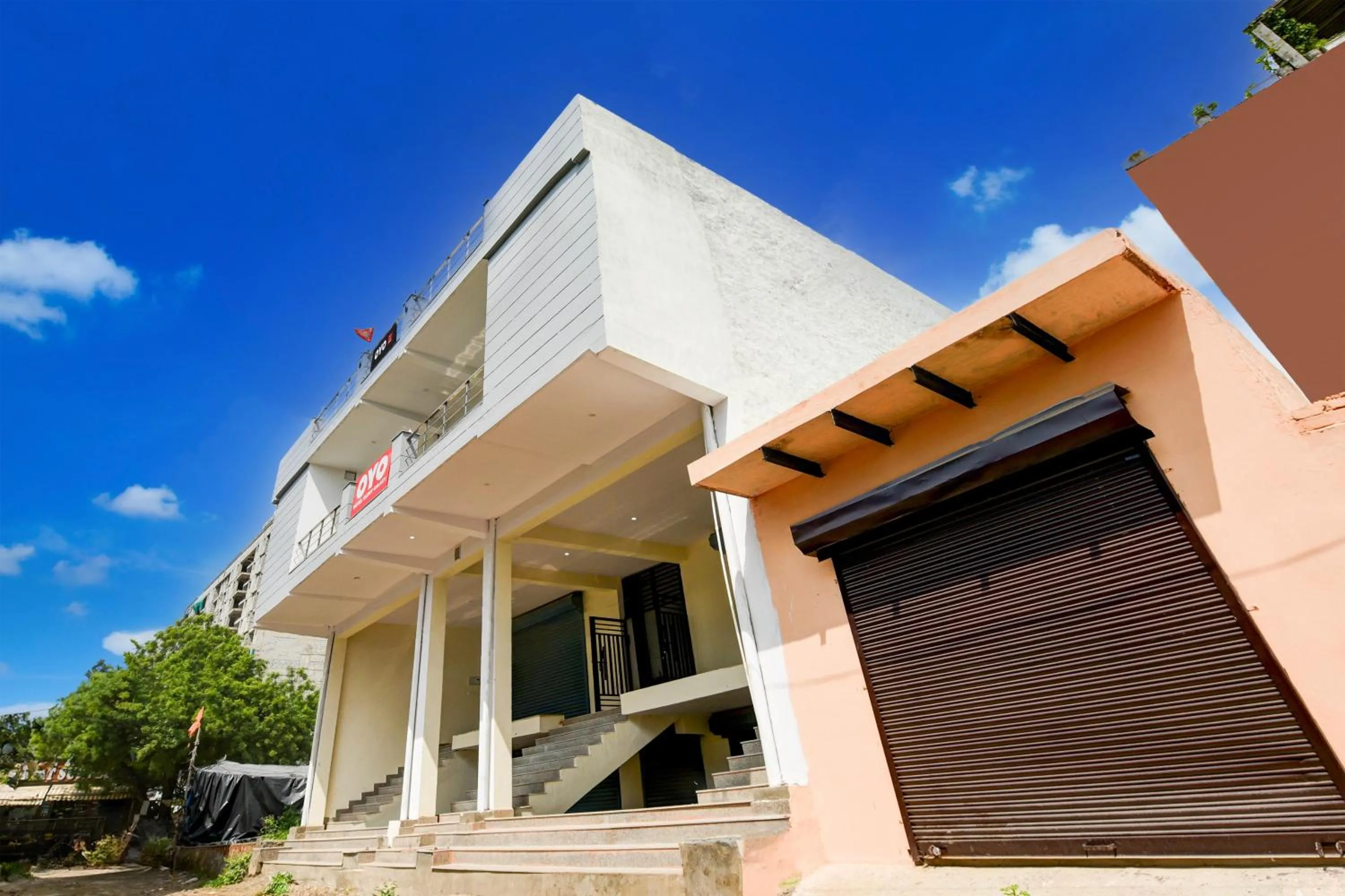 Facade/entrance in Hotel O Glory Galaxy