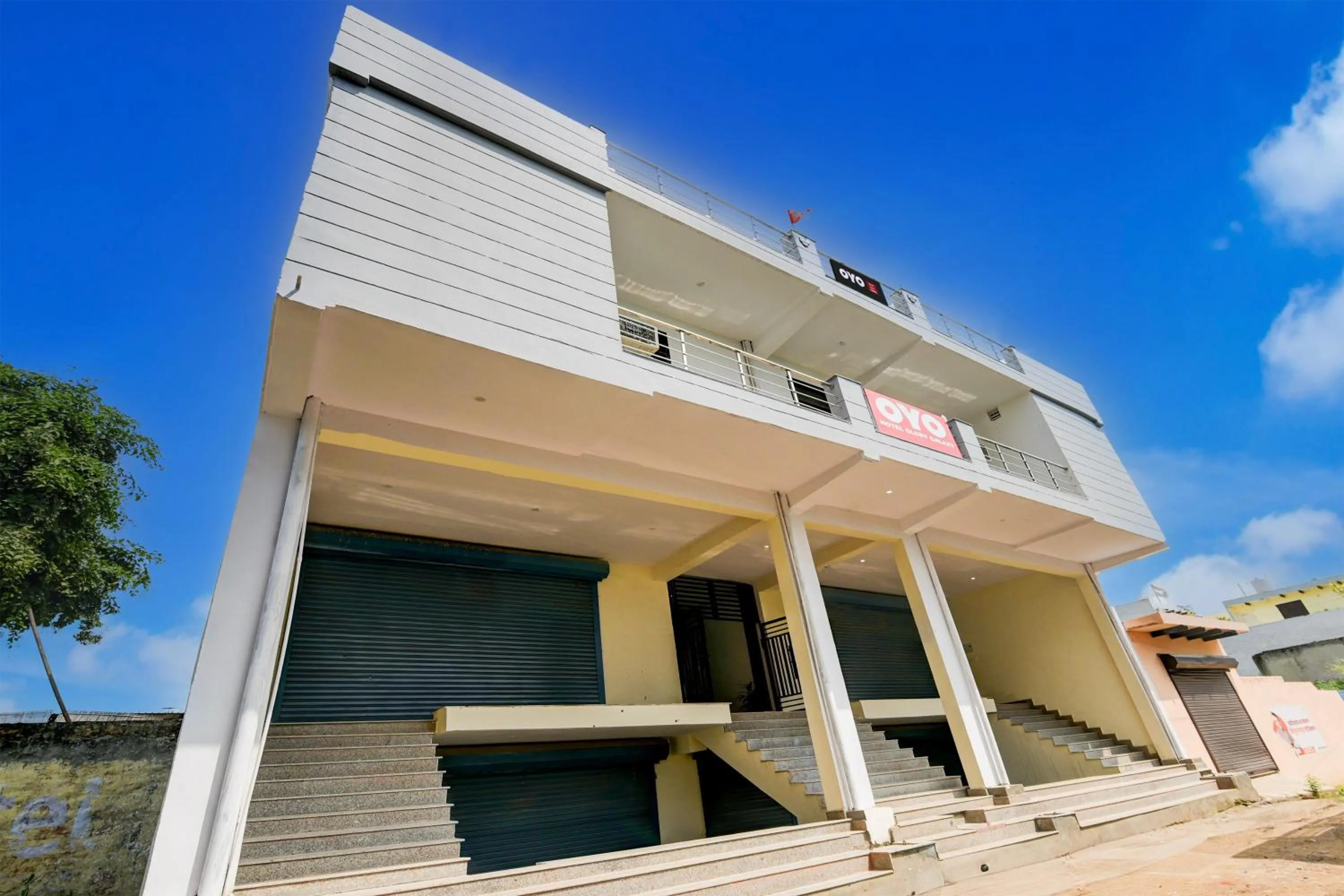 Facade/entrance in Hotel O Glory Galaxy