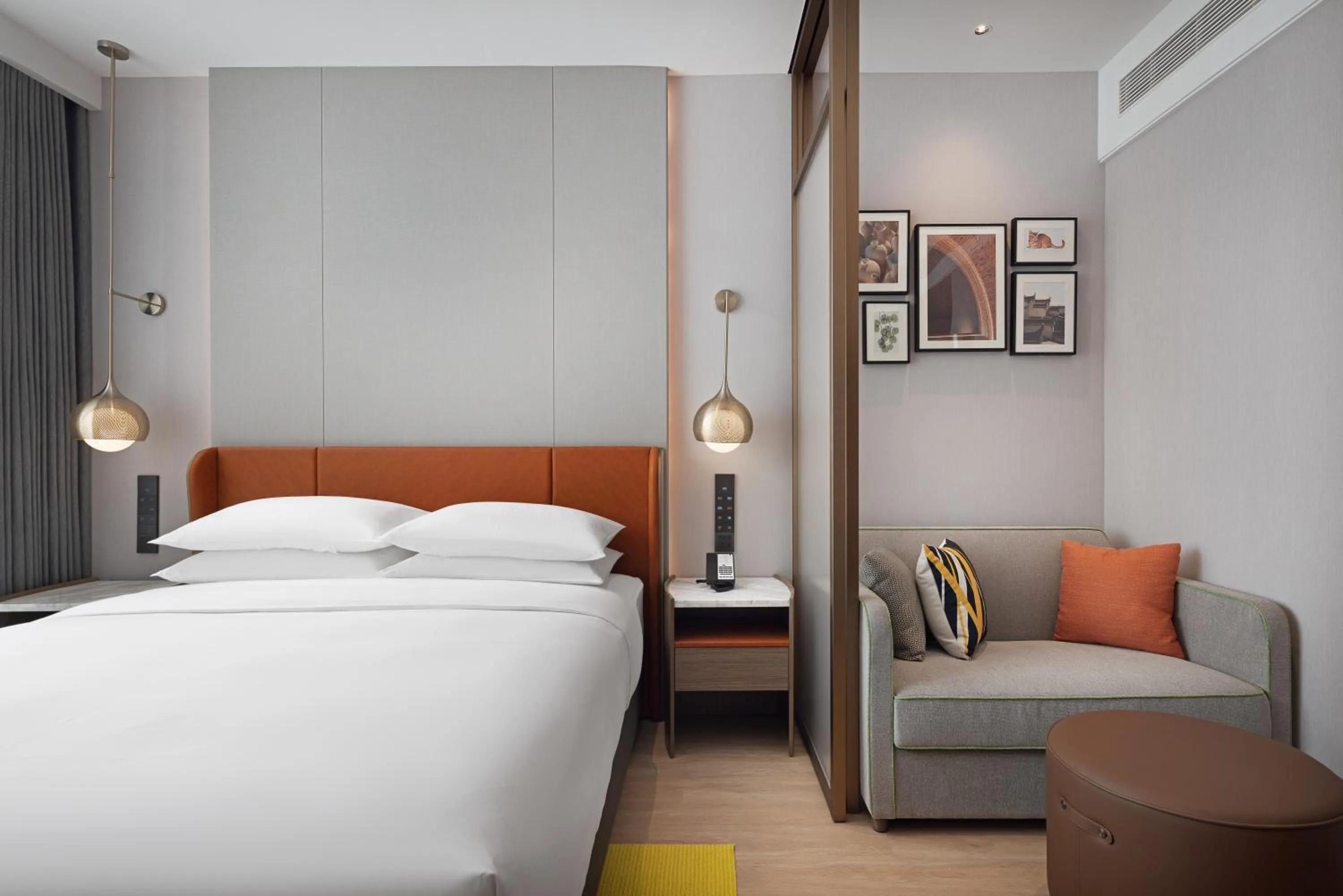 Photo of the whole room, Bed in Home2 Suite by Hilton Jingdezhen Changnan