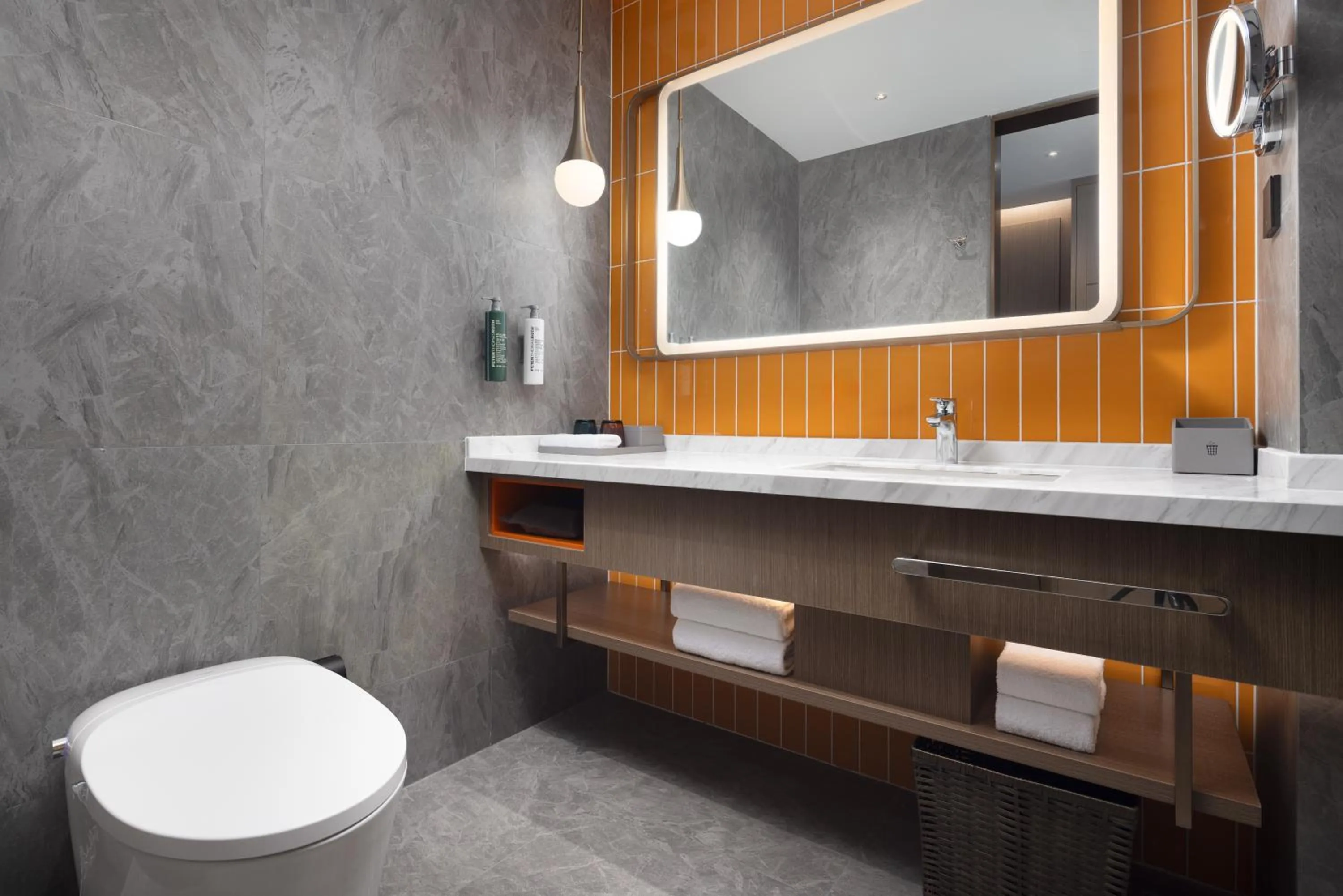 Shower in Home2 Suite by Hilton Jingdezhen Changnan
