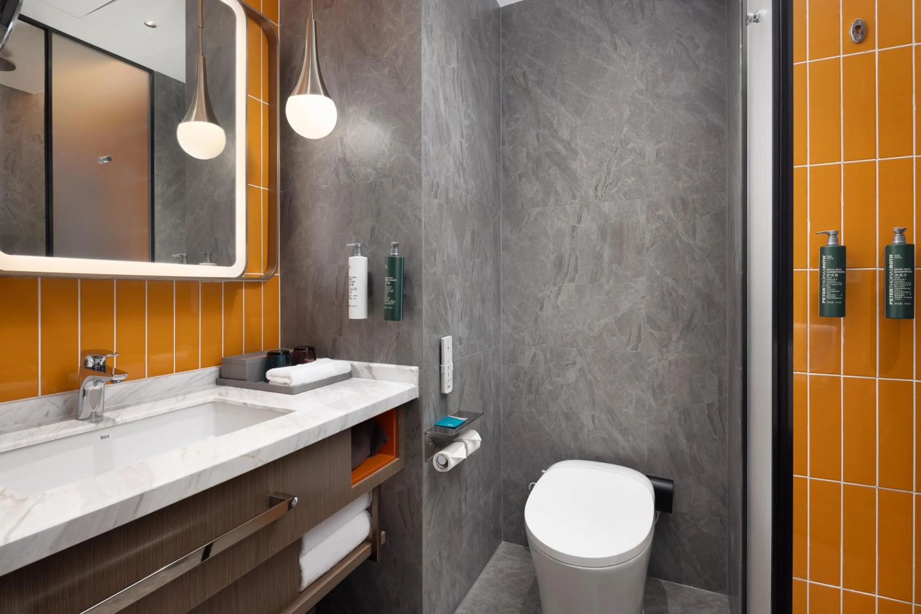 Toilet in Home2 Suite by Hilton Jingdezhen Changnan