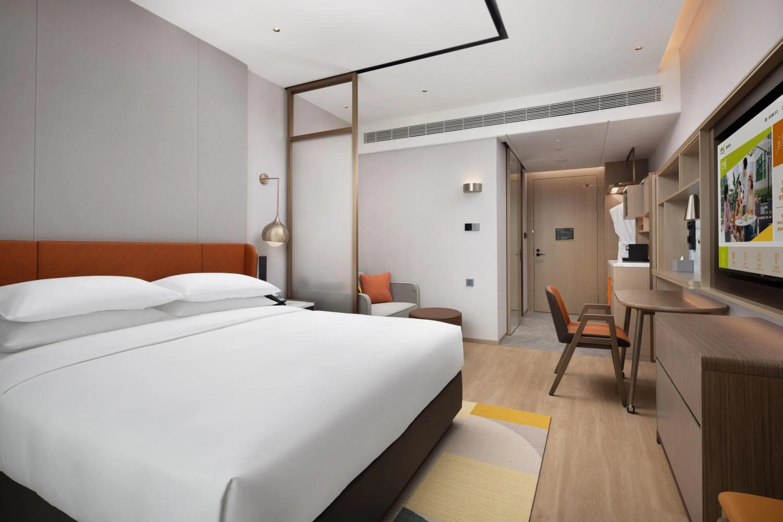 Photo of the whole room, Bed in Home2 Suite by Hilton Jingdezhen Changnan