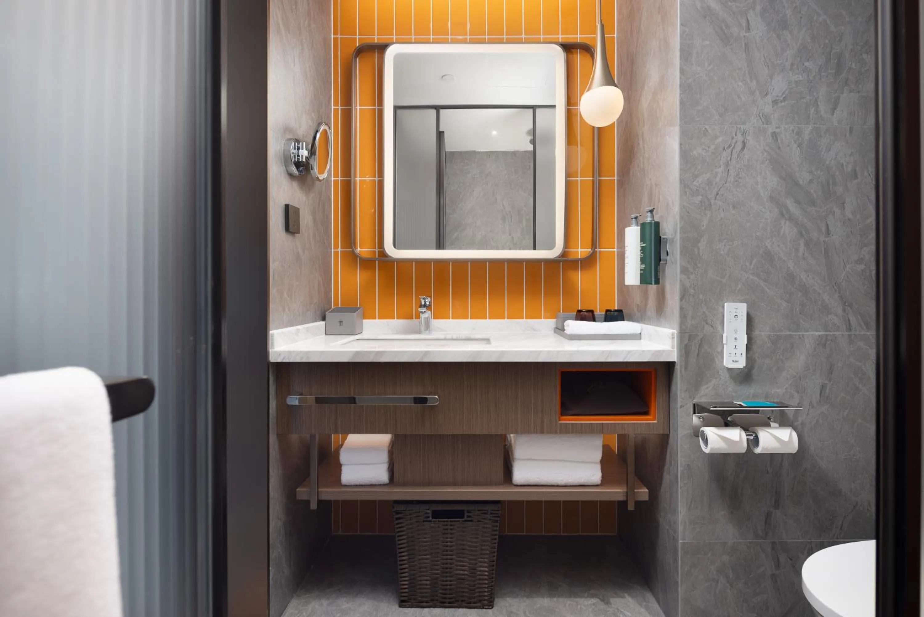 Bathroom in Home2 Suite by Hilton Jingdezhen Changnan