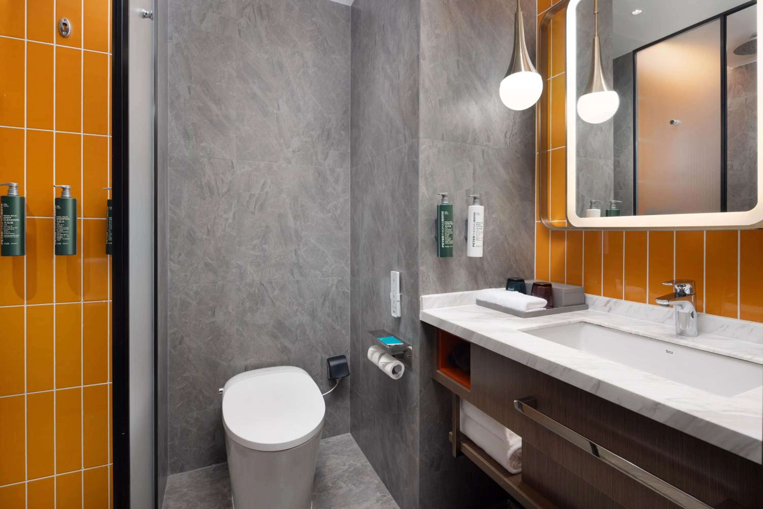 Toilet in Home2 Suite by Hilton Jingdezhen Changnan