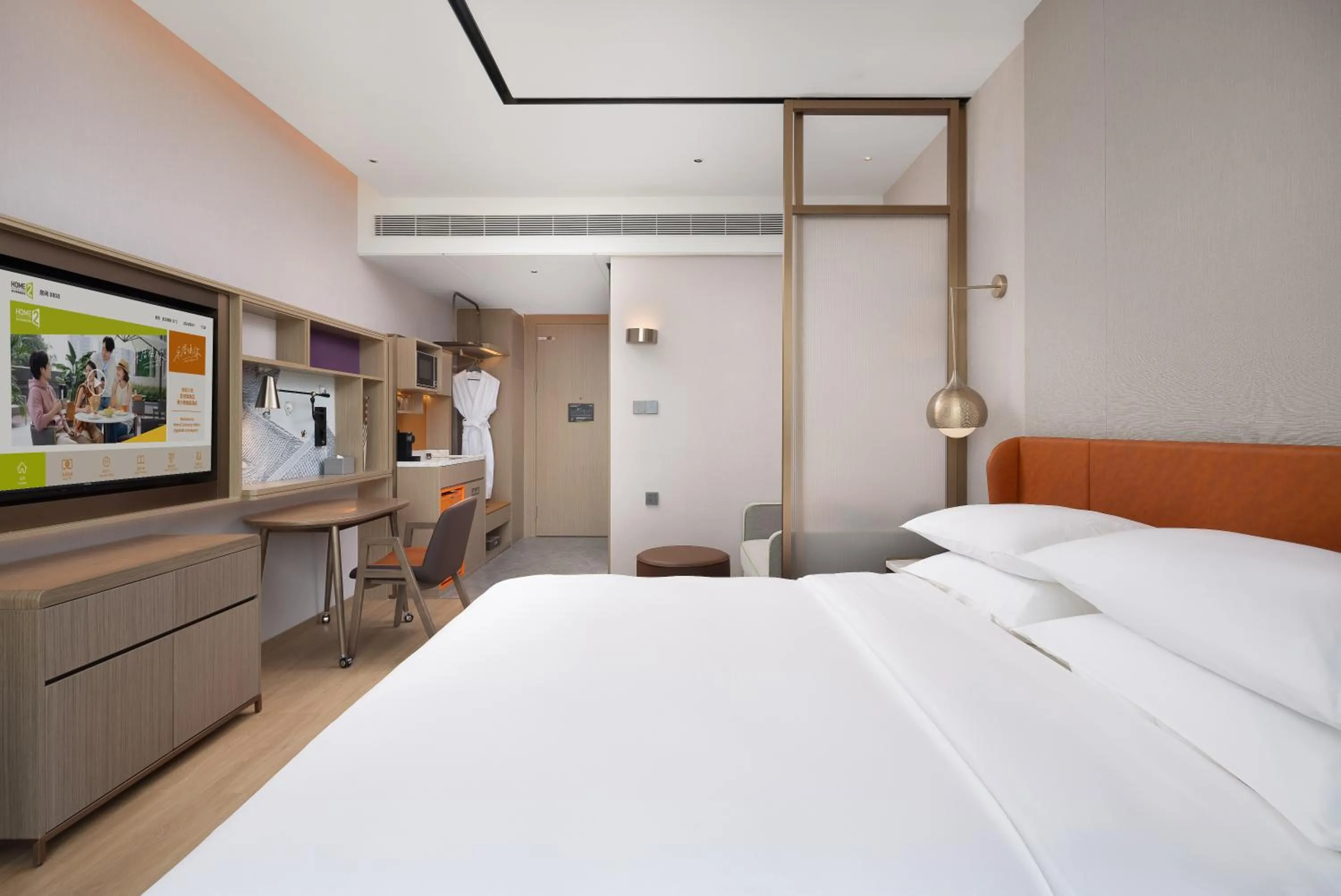 Photo of the whole room, Bed in Home2 Suite by Hilton Jingdezhen Changnan
