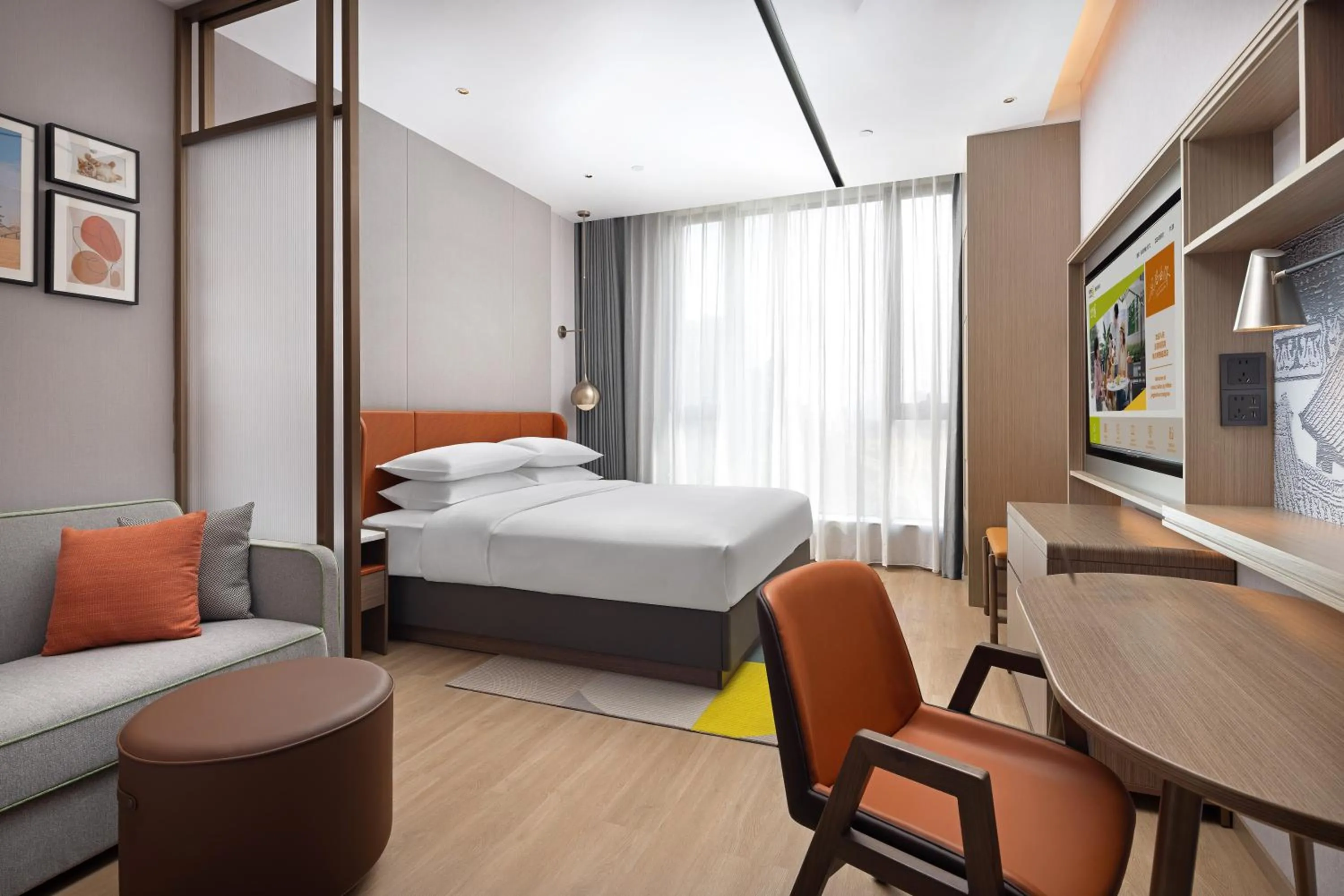 Photo of the whole room, Bed in Home2 Suite by Hilton Jingdezhen Changnan
