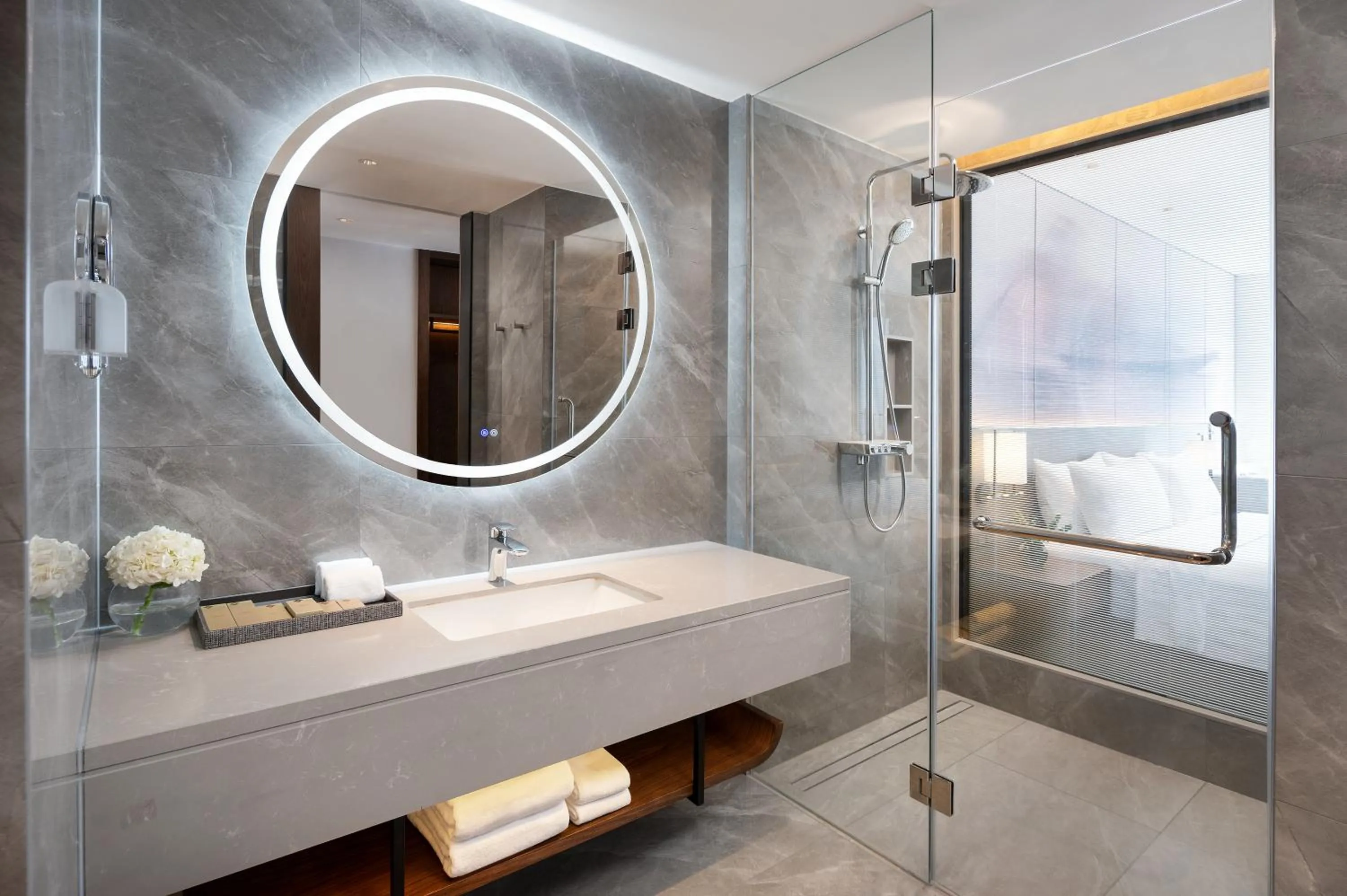 Shower in Amari Vientiane
