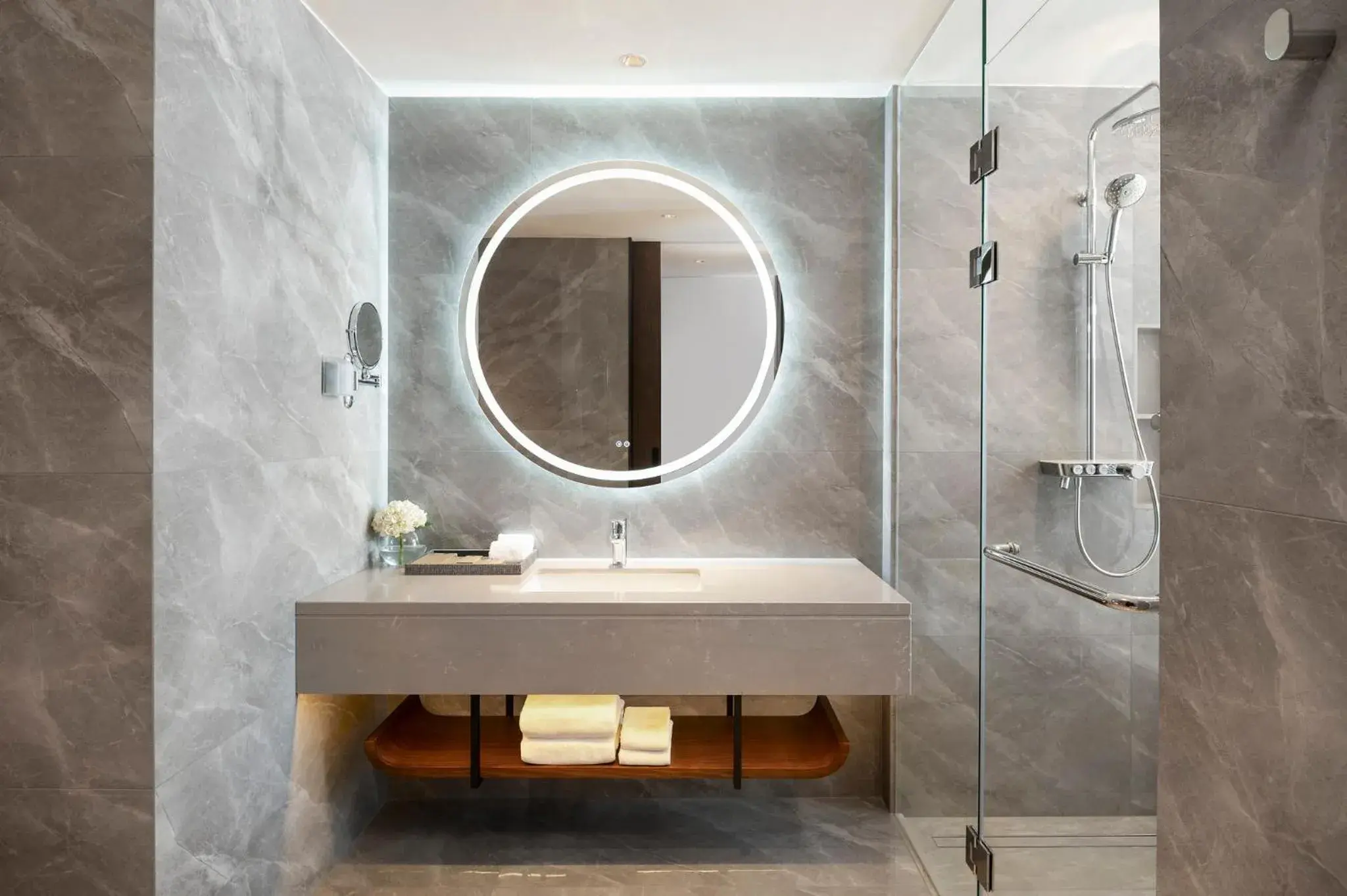 Bathroom in Amari Vientiane Bathroom in Amari Vientiane