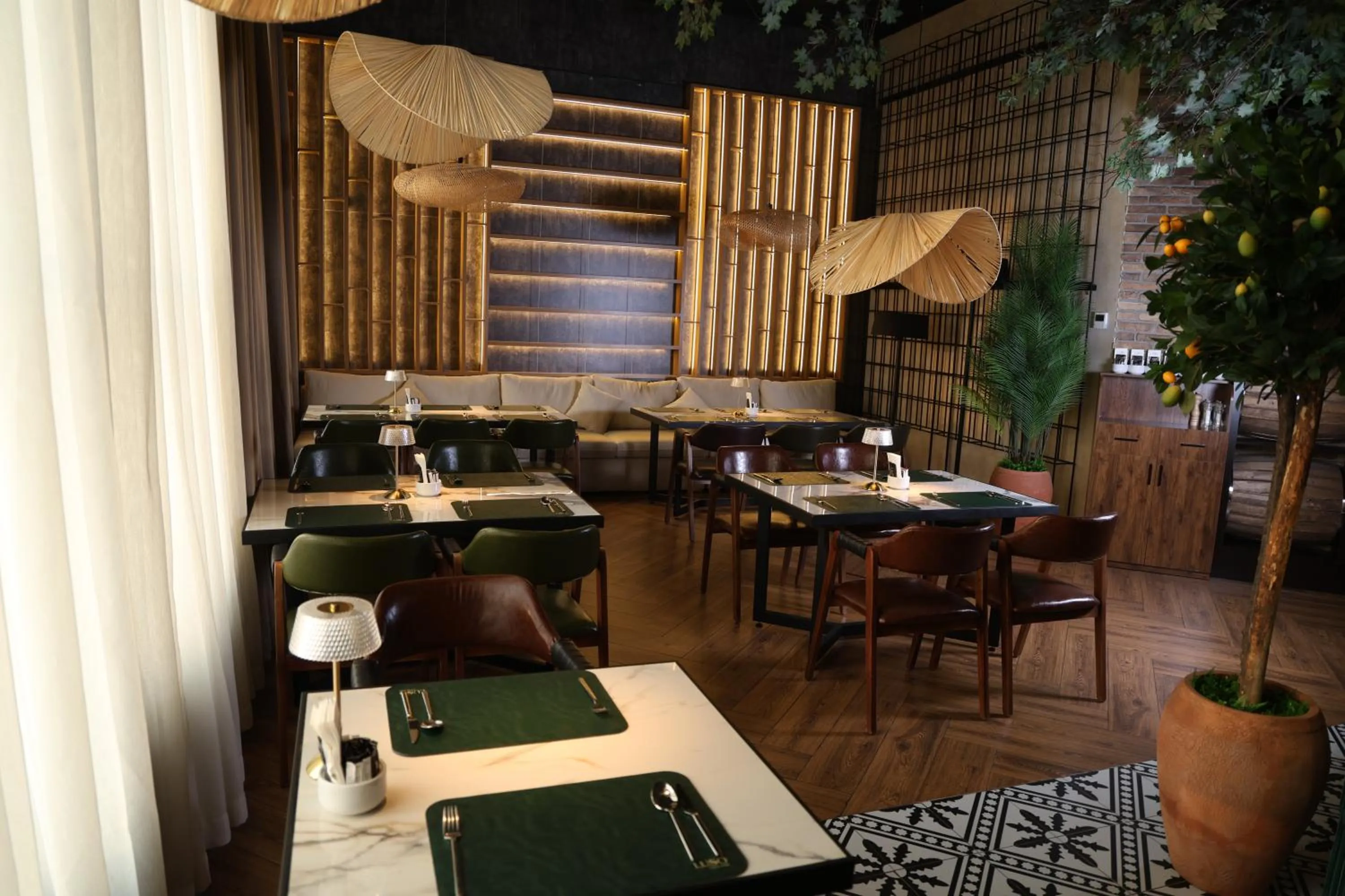 Restaurant/places to eat in Azimut Hotel Tashkent