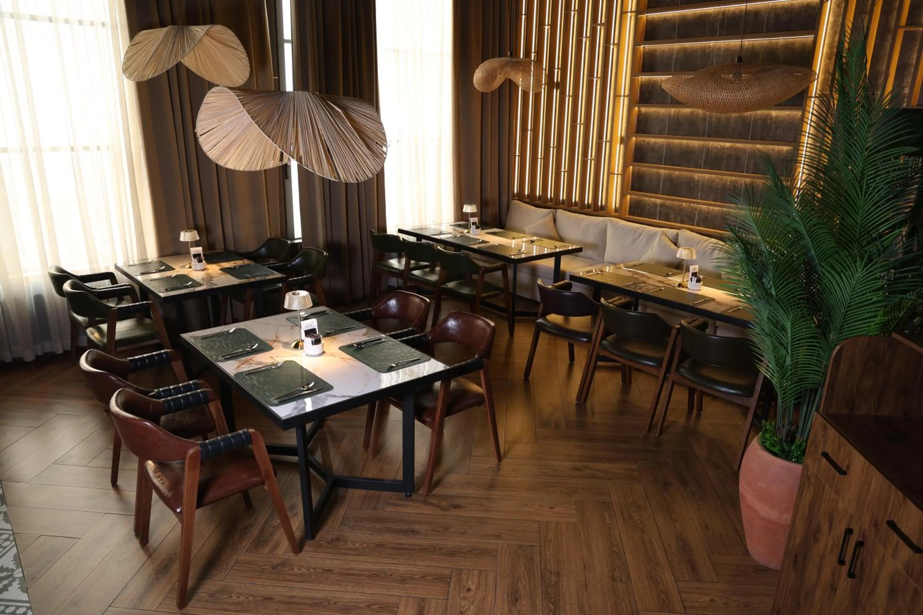 Restaurant/places to eat in Azimut Hotel Tashkent