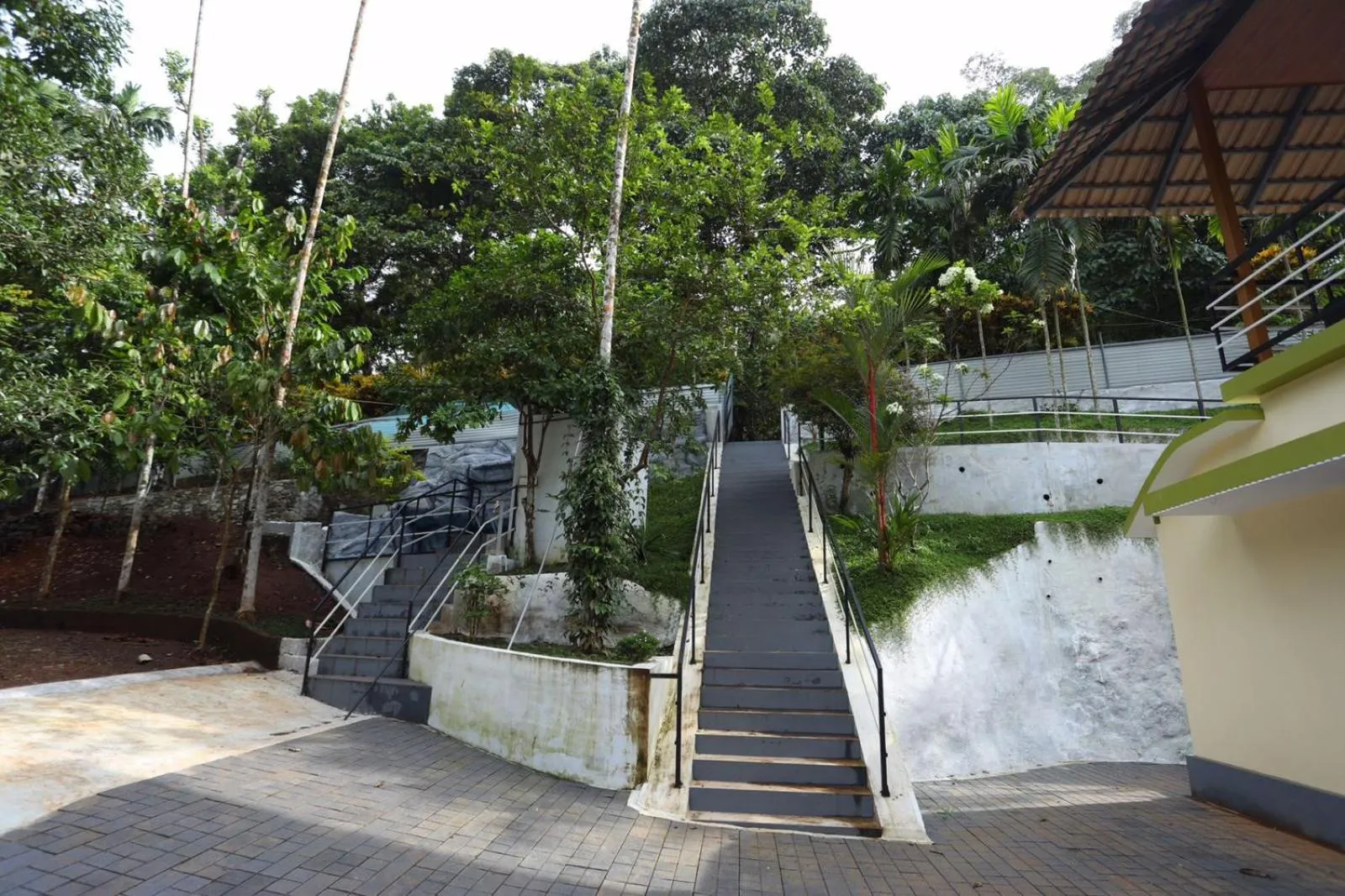 Garden in Karingens Resort