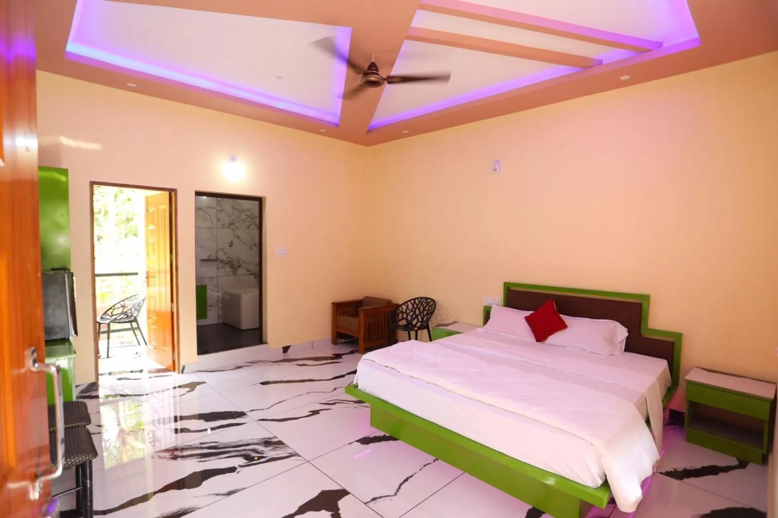 Bed in Karingens Resort