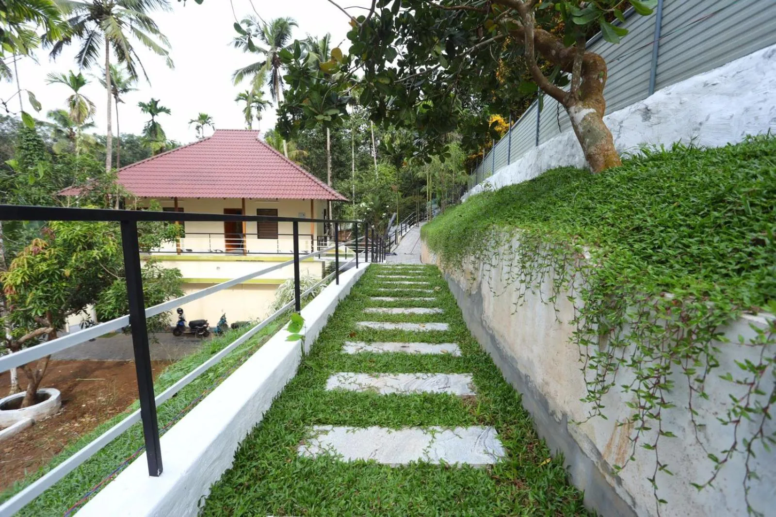 Garden in Karingens Resort