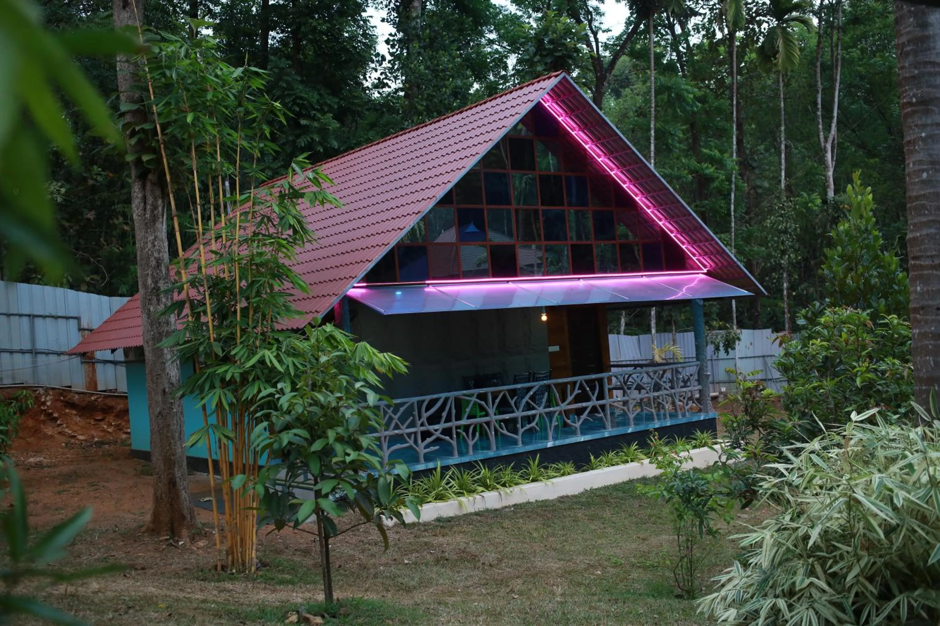 Karingens Resort