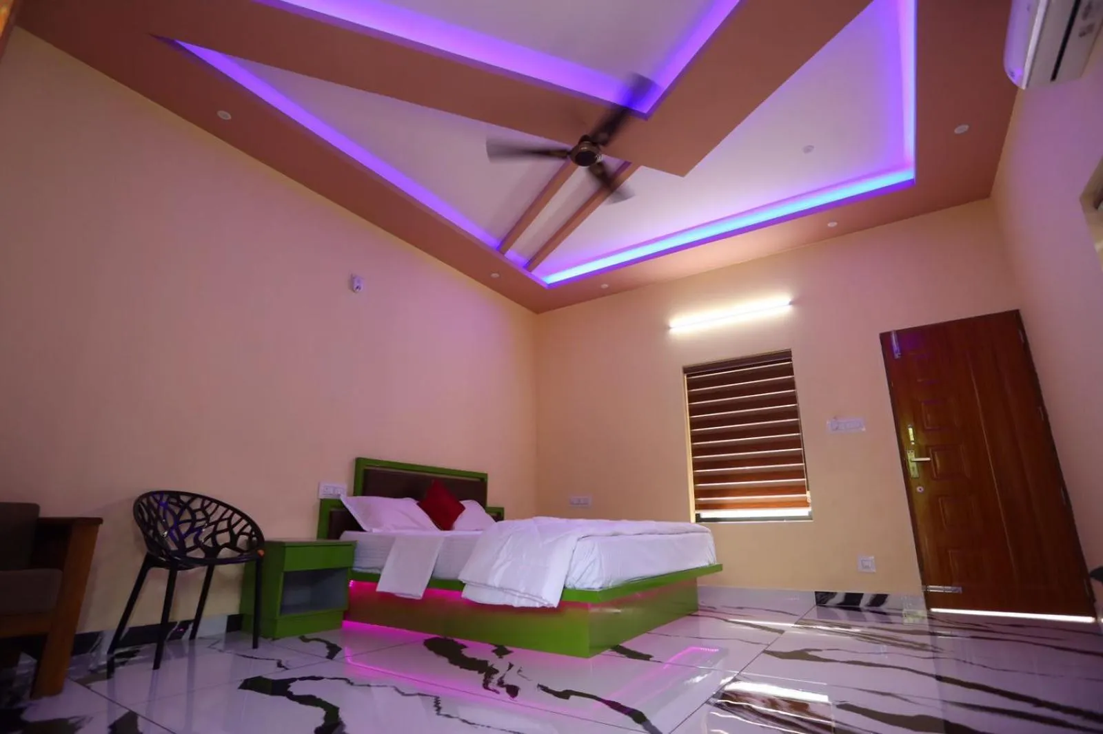 Bed in Karingens Resort