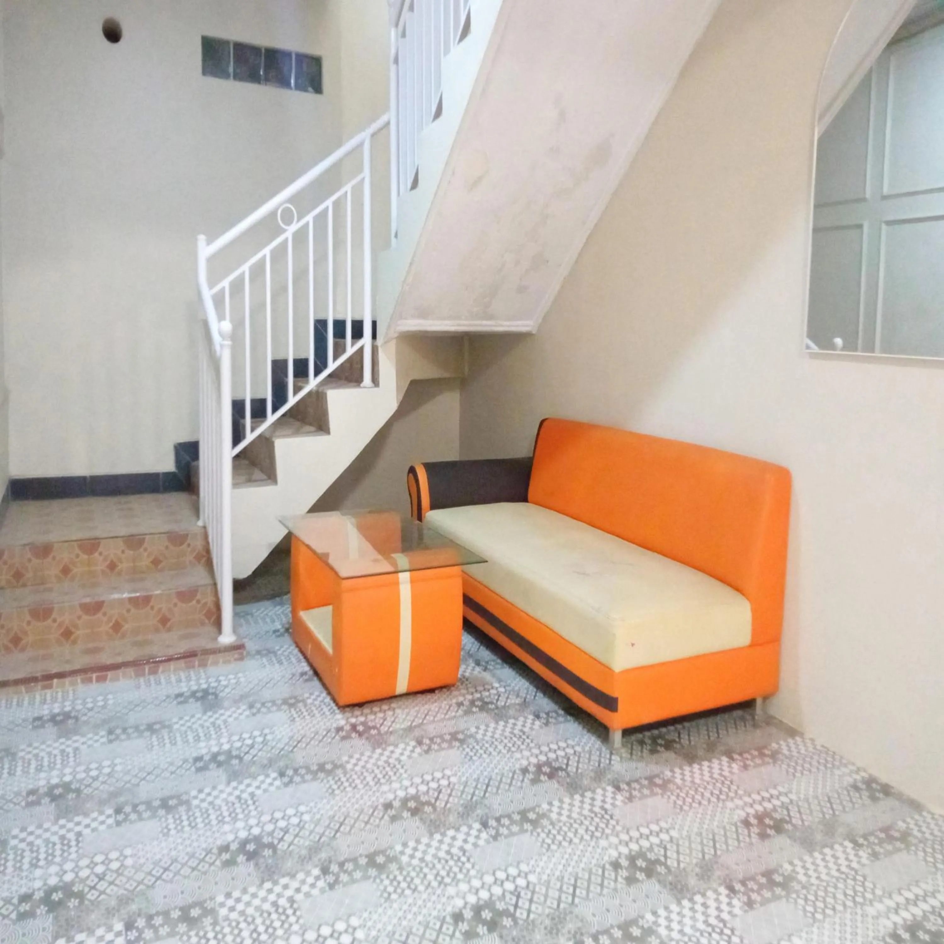 Seating area in Rifal Inn Mitra RedDoorz