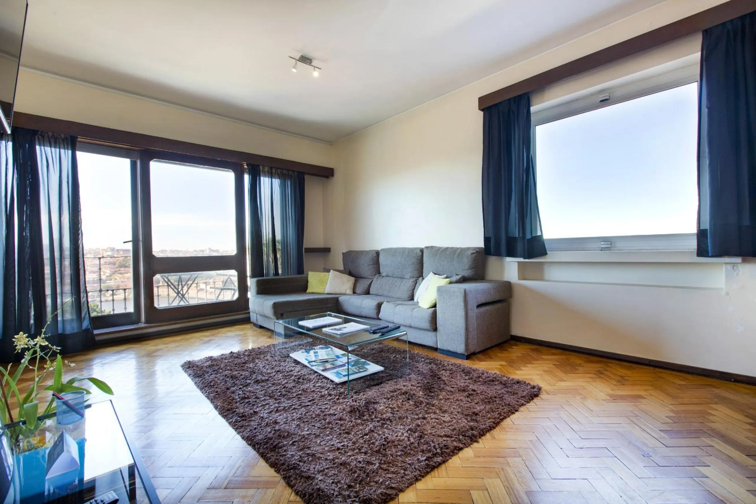 Communal lounge/ TV room in LV Premier Apartments Clerigos- RE1