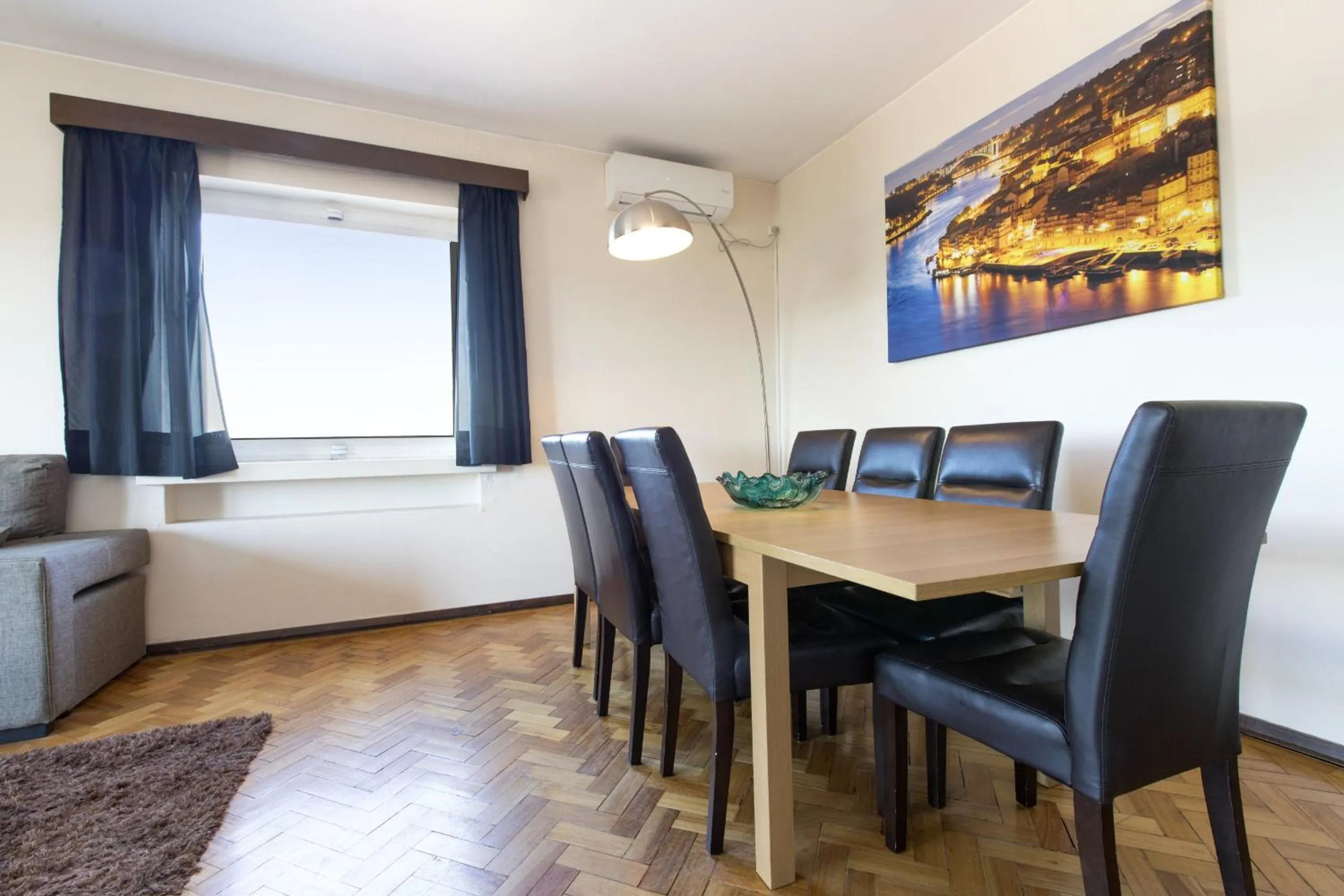 Dining area in LV Premier Apartments Clerigos- RE1