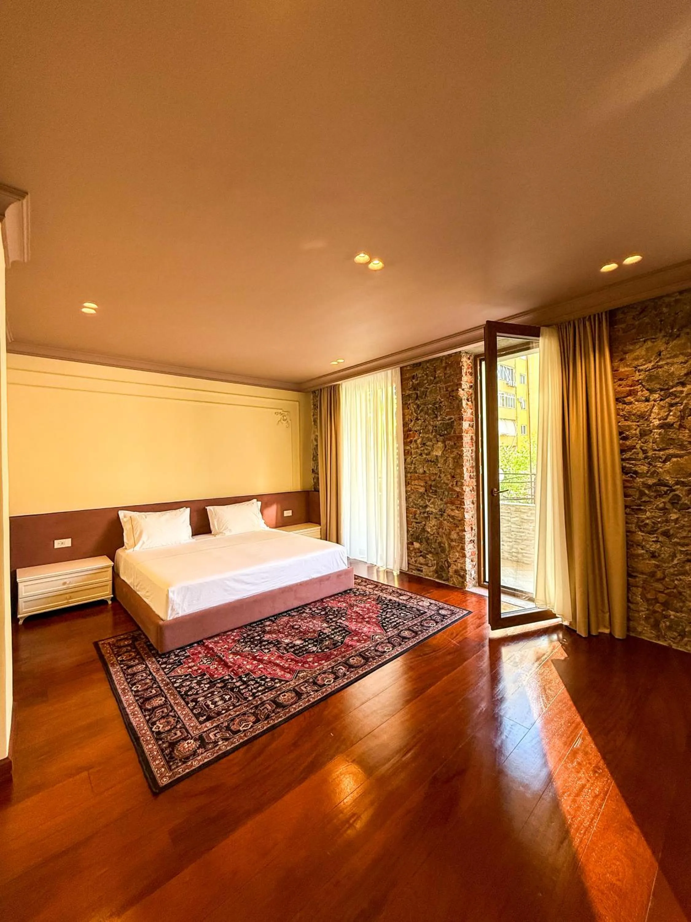 Vatër Hotel