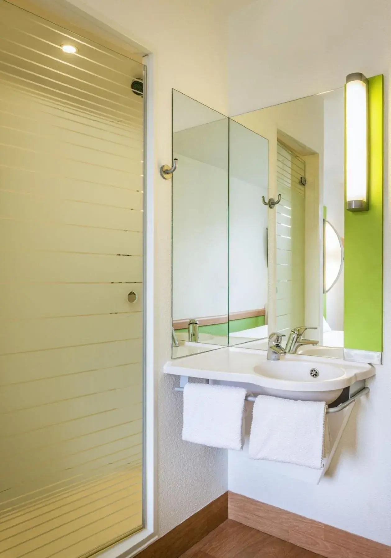 Double Room in Cambridge Hotel Bradford Central Double Room in Cambridge Hotel Bradford Central