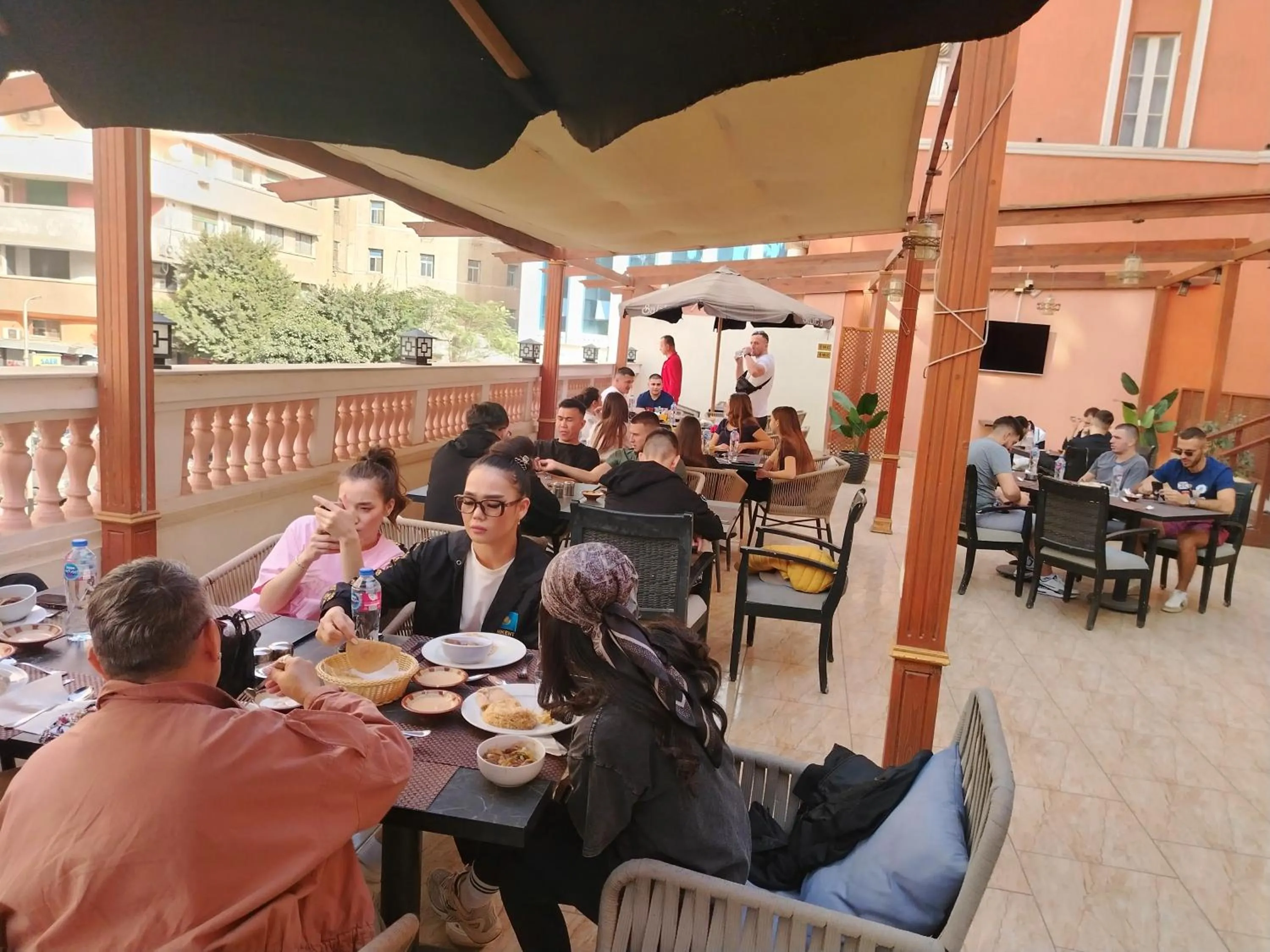 Restaurant/places to eat in Victoria Cairo Hotel