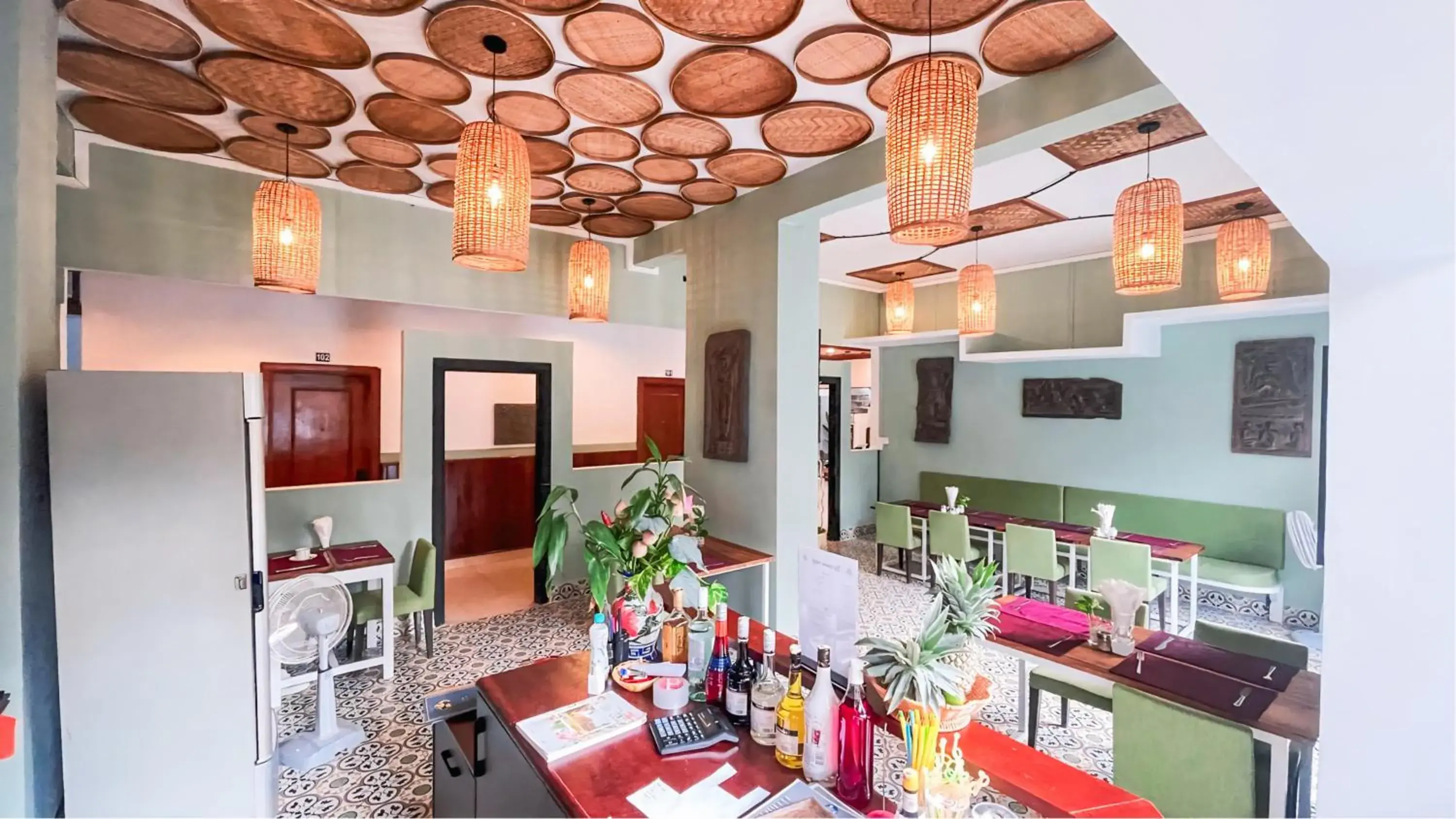 Restaurant/places to eat in The Center Point Restaurant/places to eat in The Center Point