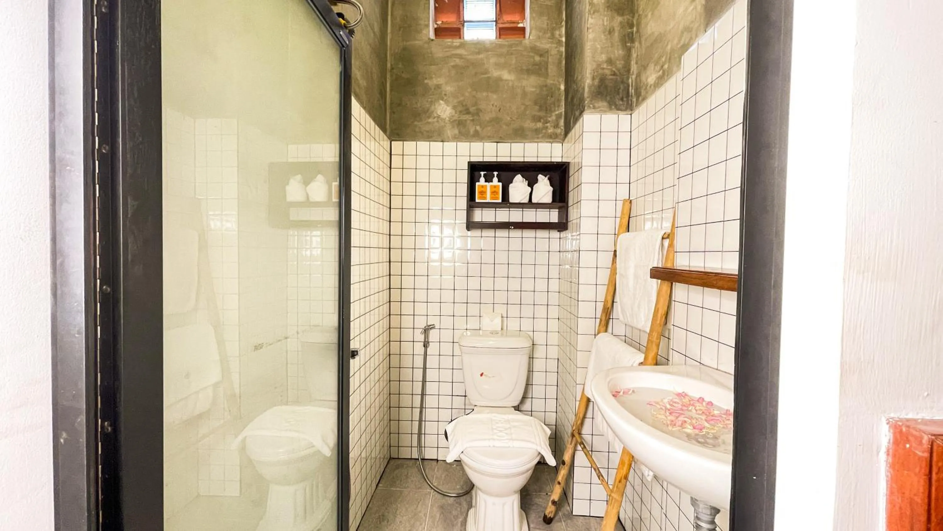 Shower in The Center Point